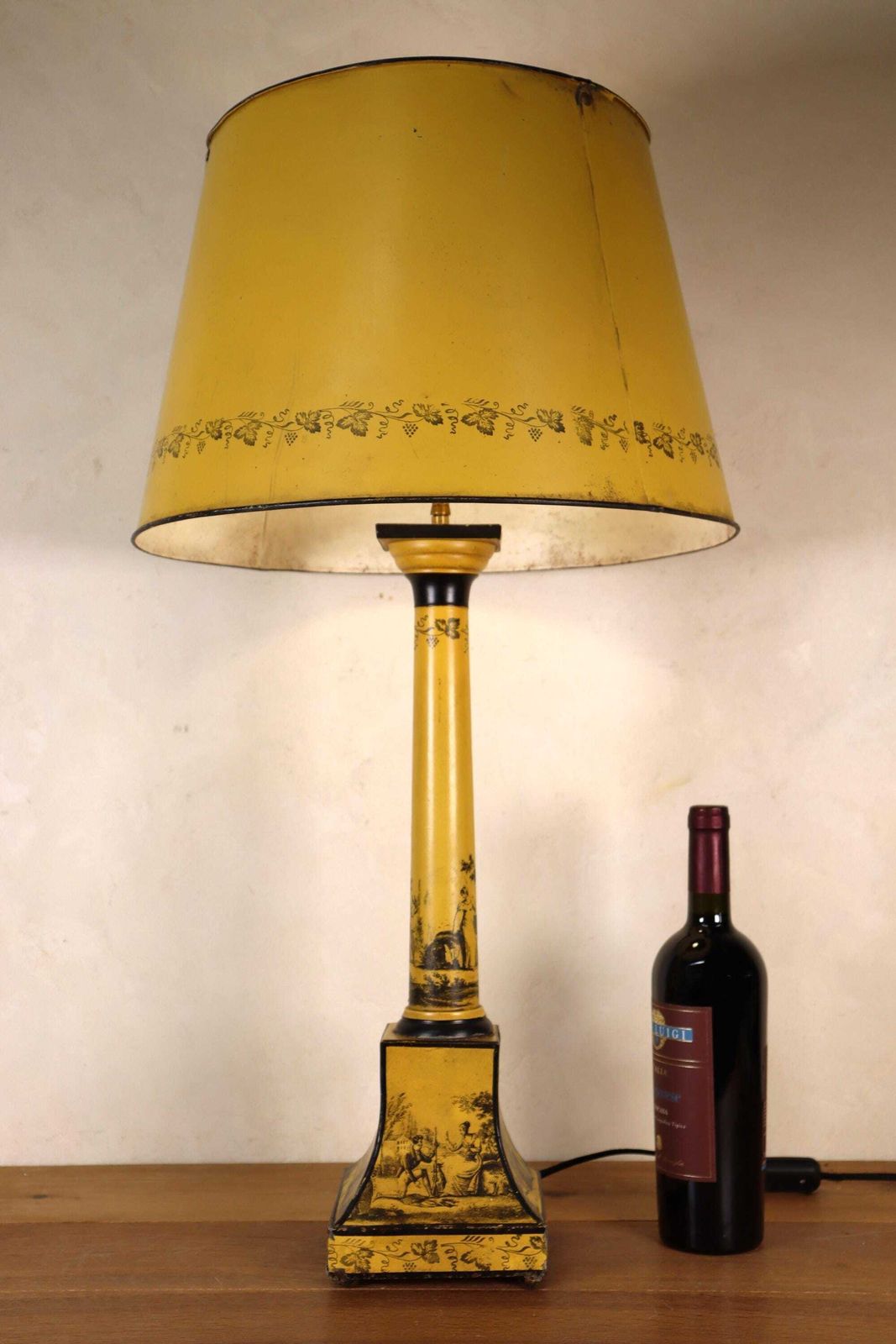 photo furniture Original Italian Mid Century Tole / Metal Table Lamp (St.254)