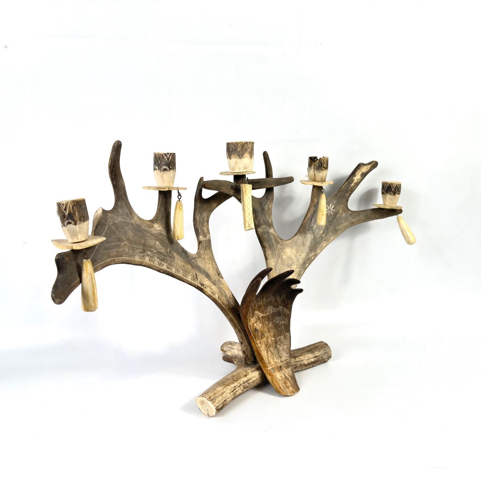 photo furniture Large Scandinavian Antler Candelabra – Hand Carved Sámi Folk Art, 1940s Lodge Decor