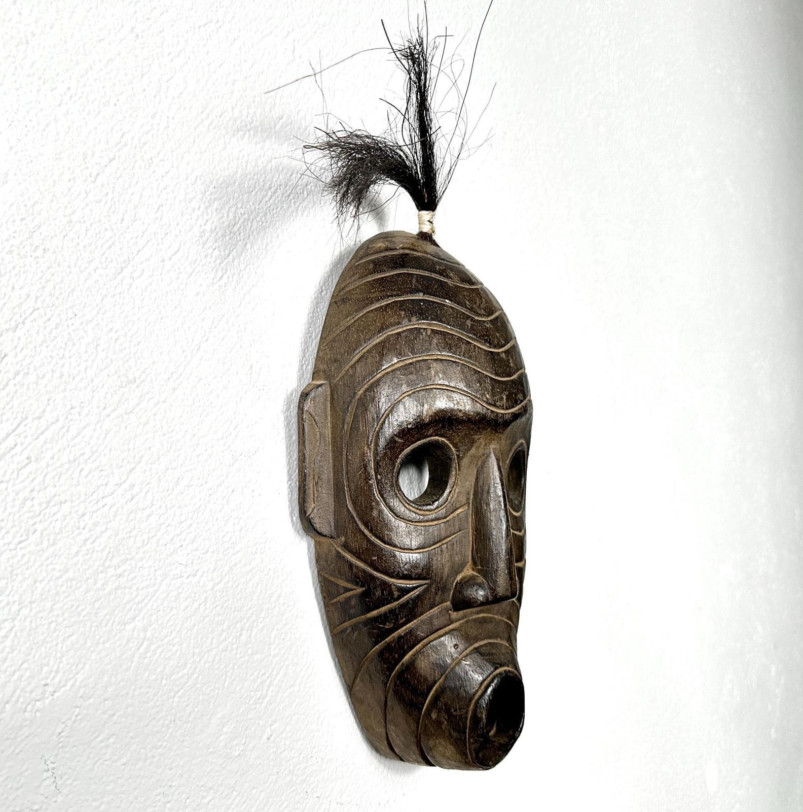Vintage Hand Carved Wooden Mask Sculpture – African Wall Art photo 171.0