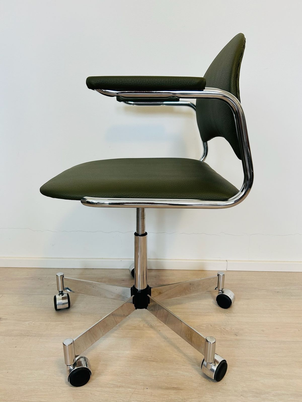 Fully Restored Olive Office Chair By Kovona K 107, Czechoslovakia 1970 photo for sale