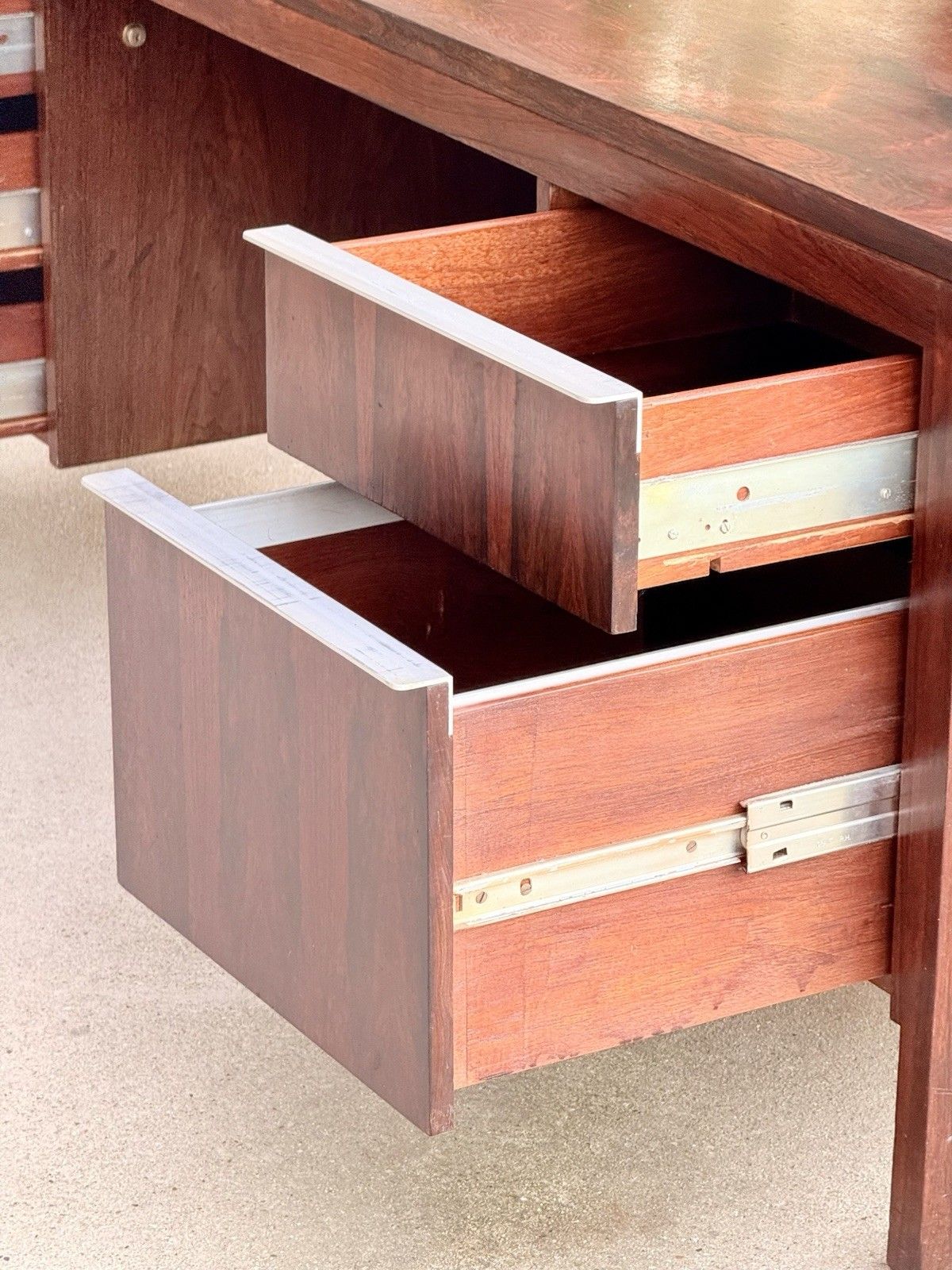 photo vinterior Large Mid Century Modern Danish Design Executive Desk Double Pedestal