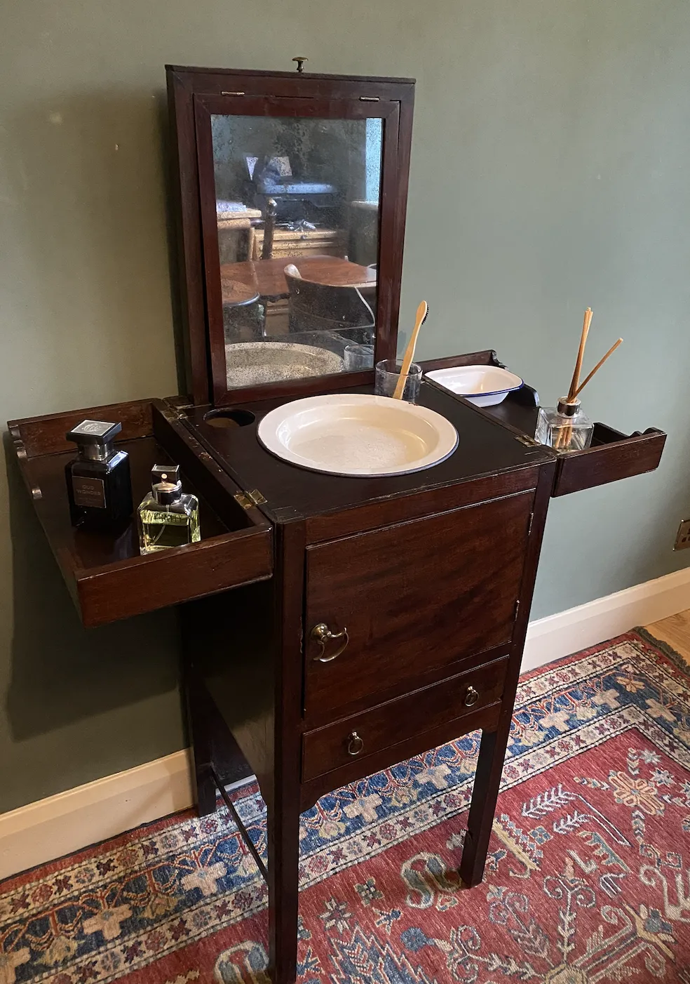 Gentleman's Antique Mahogany Washstand photo 195.0