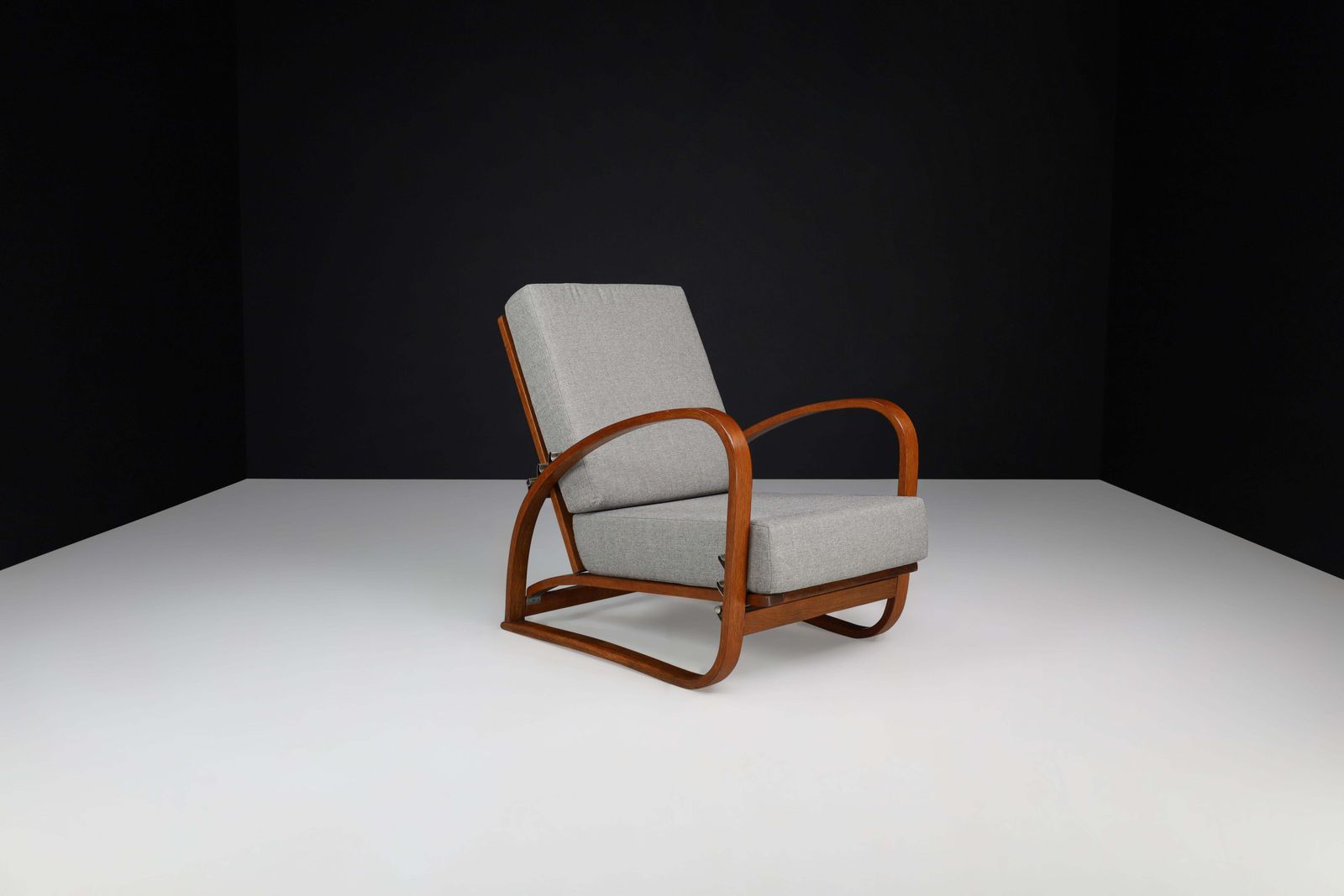 Jindrich Halabala Adjustable H 70 Oak Bentwood Lounge Chair, Praque 1930s photo for sale
