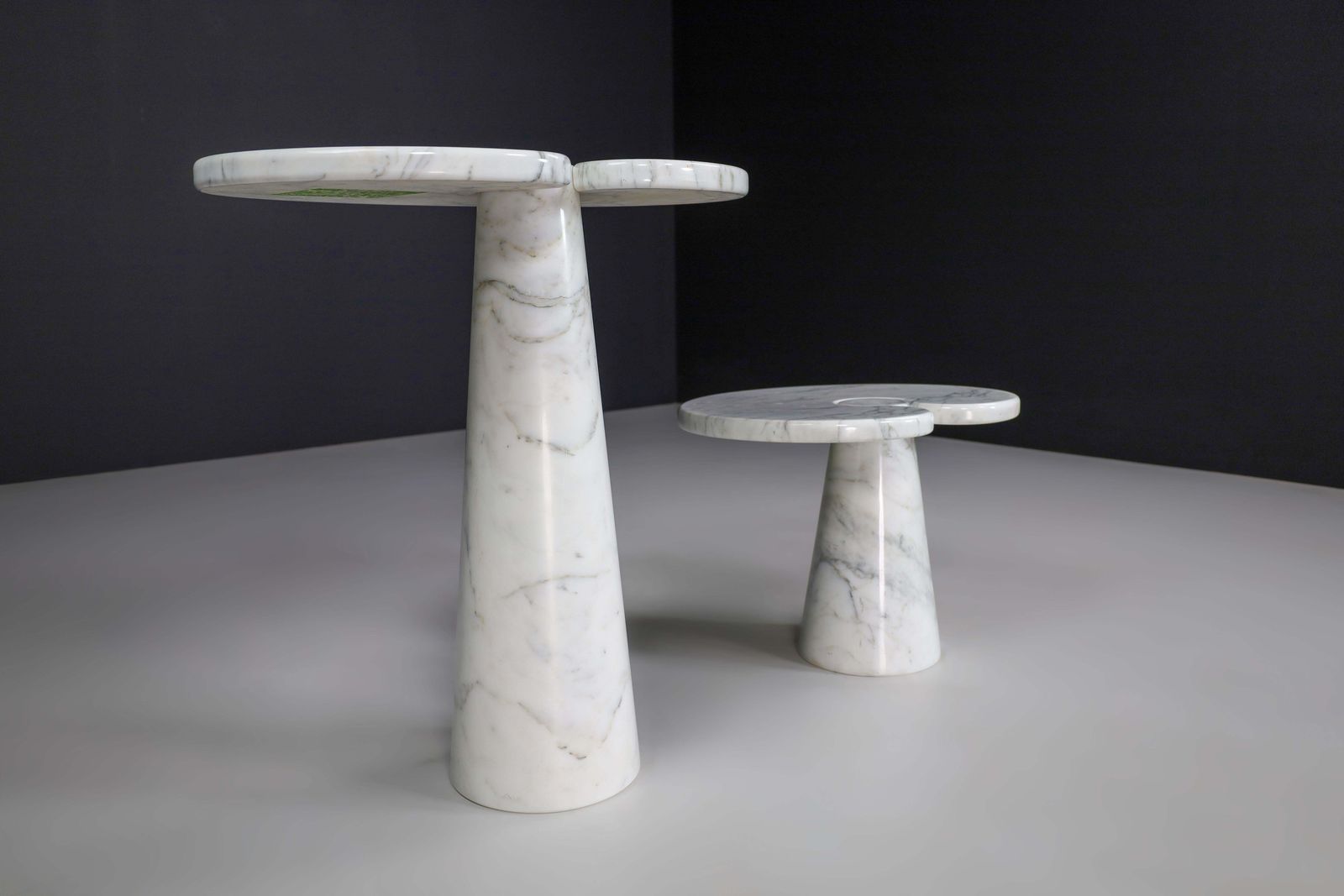 photo vintage White Carrara Marble Console Tables Model ''Eros'' By Angelo Mangiarotti Italy