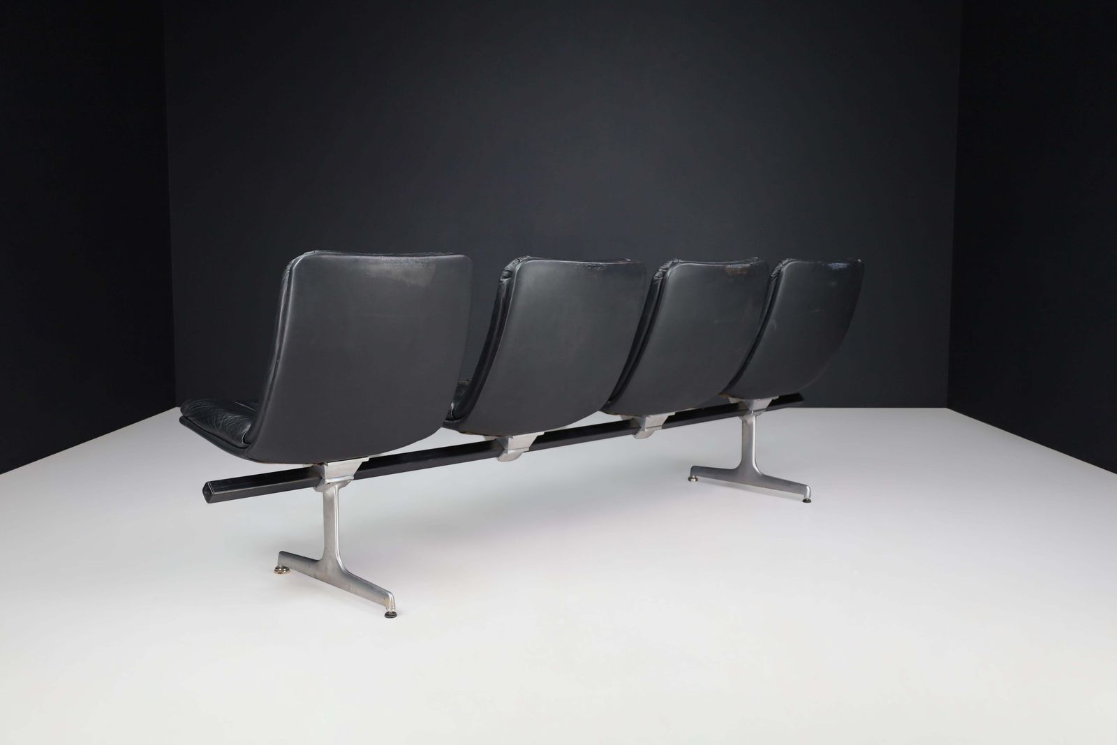 2845.0 Geoffrey Harcourt Leather Four Seat Bench For Artifort, The Netherlands, 1960s photo