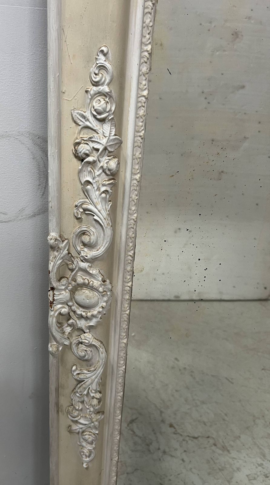 photo furniture Louis XVI Style Mirror In Wood And Patinated Stucco, 20th Century