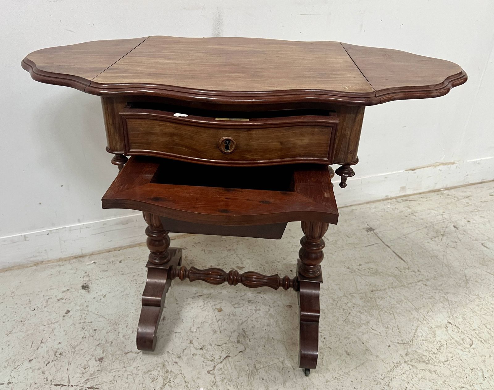photo vinterior Napoleonic Era Mahogany And Veneer Work Table, 19th Century