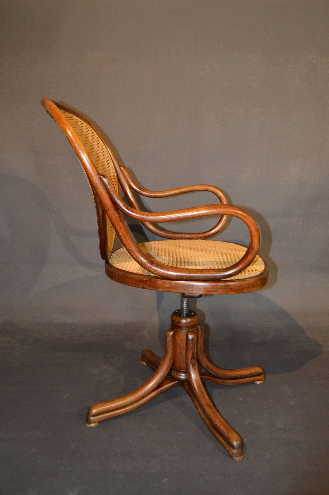 Swivel Chair Nr.1 By Michael Thonet, 1880s photo furniture
