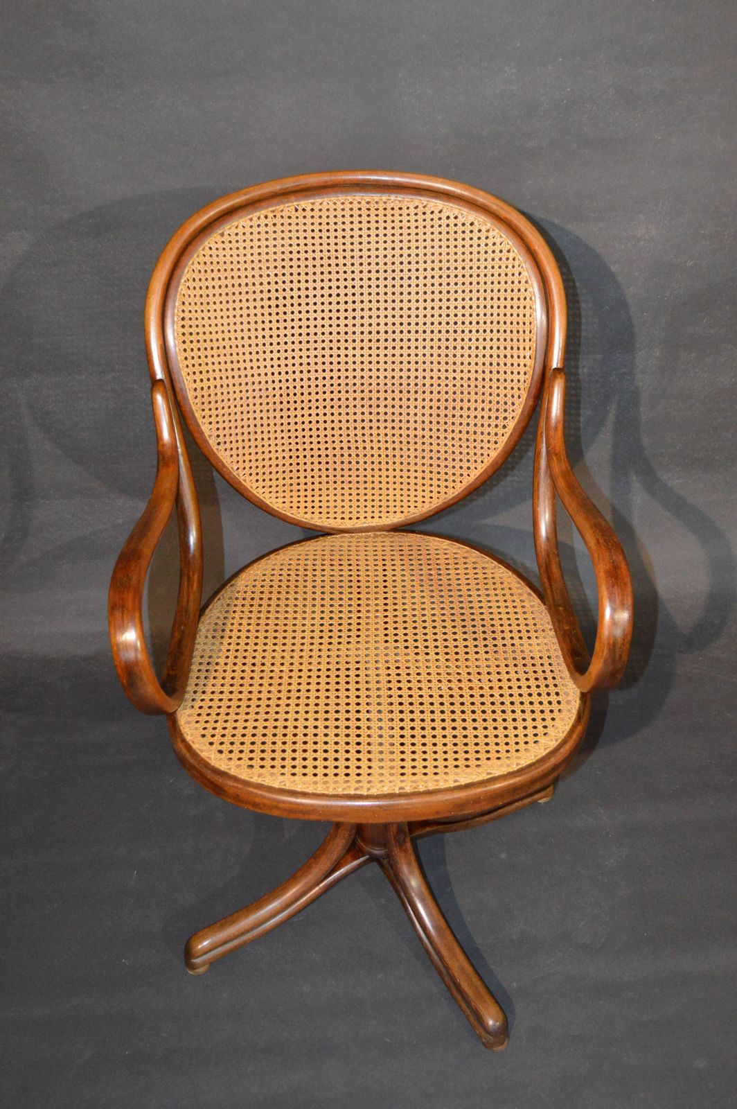 photo furniture Swivel Chair Nr.1 By Michael Thonet, 1880s