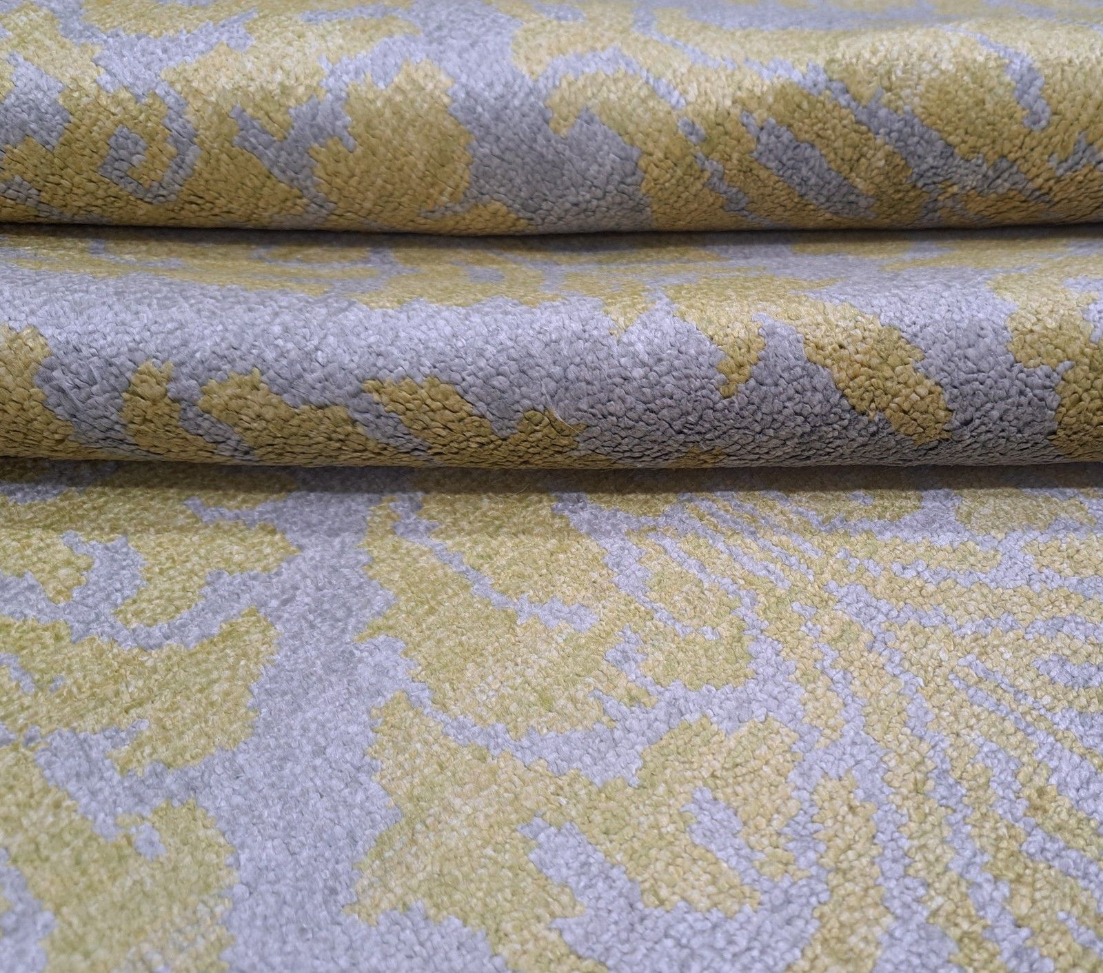photo furniture 5.6x8 Ft Pure Silk Handmade Rug. Hand Knotted Carpet For Modern Living Room