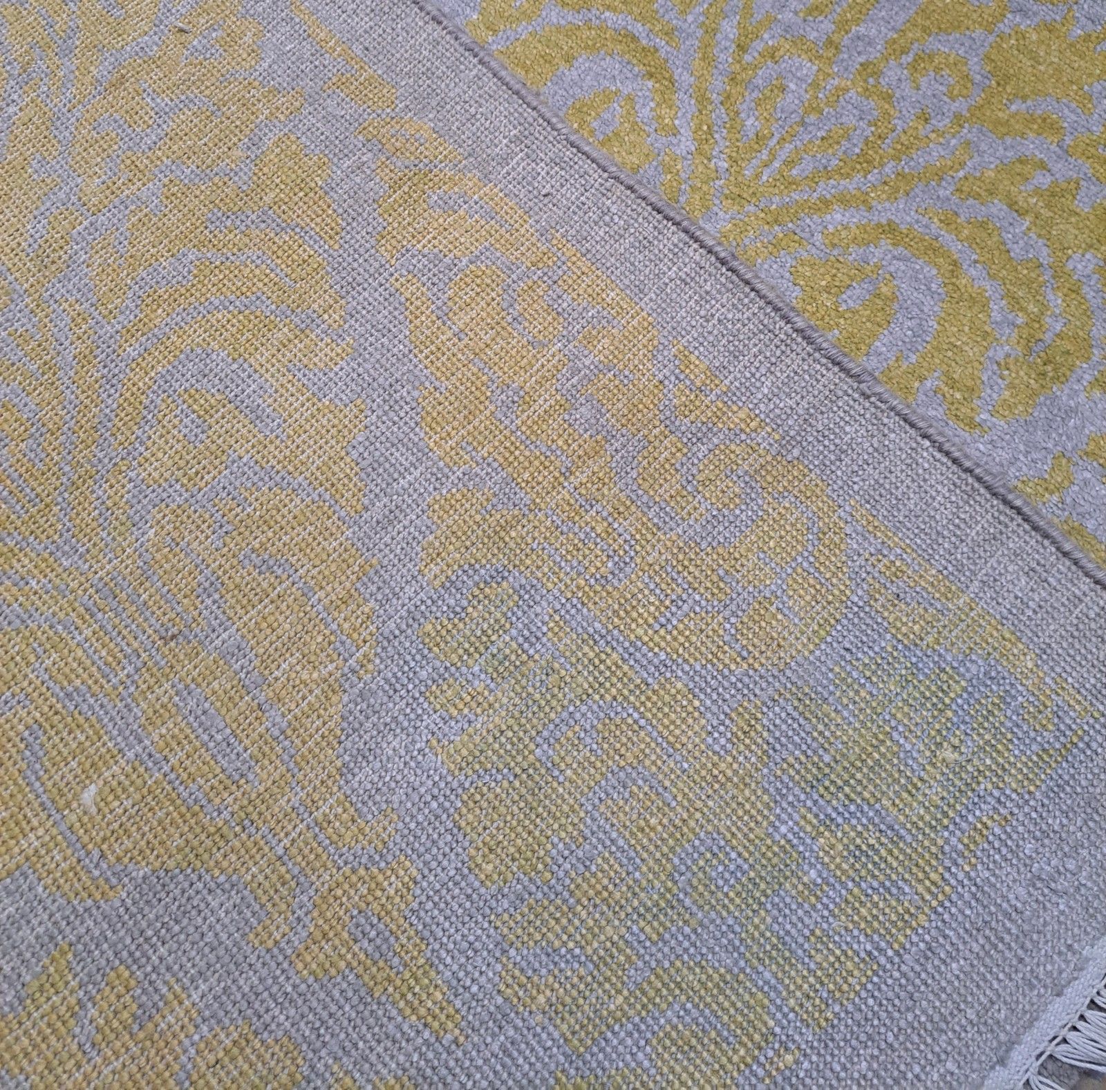 photo for sale 5.6x8 Ft Pure Silk Handmade Rug. Hand Knotted Carpet For Modern Living Room