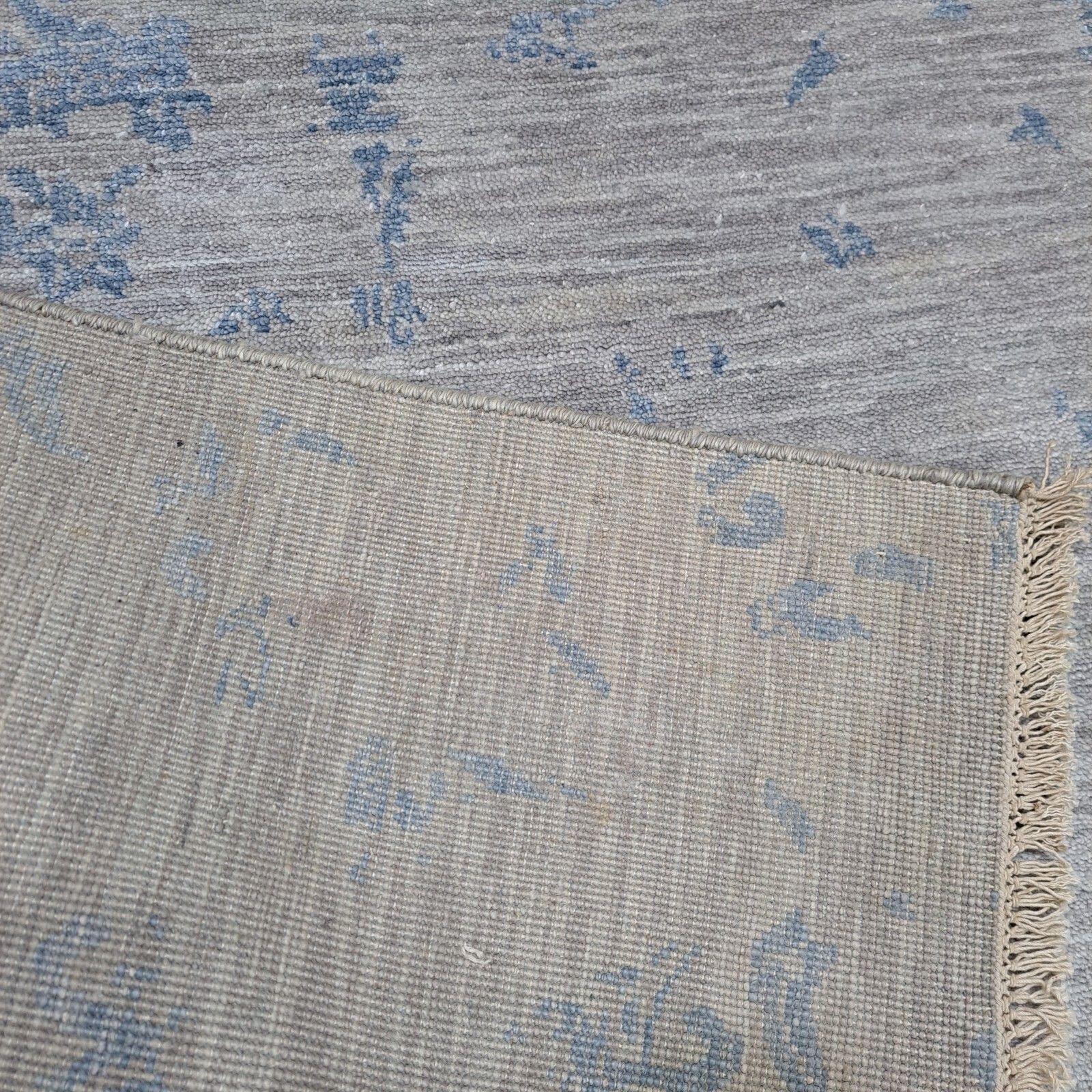 photo for sale 5.6x8 Ft Luxury Hand Knotted Silk Rug. 100% Pure Silk Modern Design Carpet