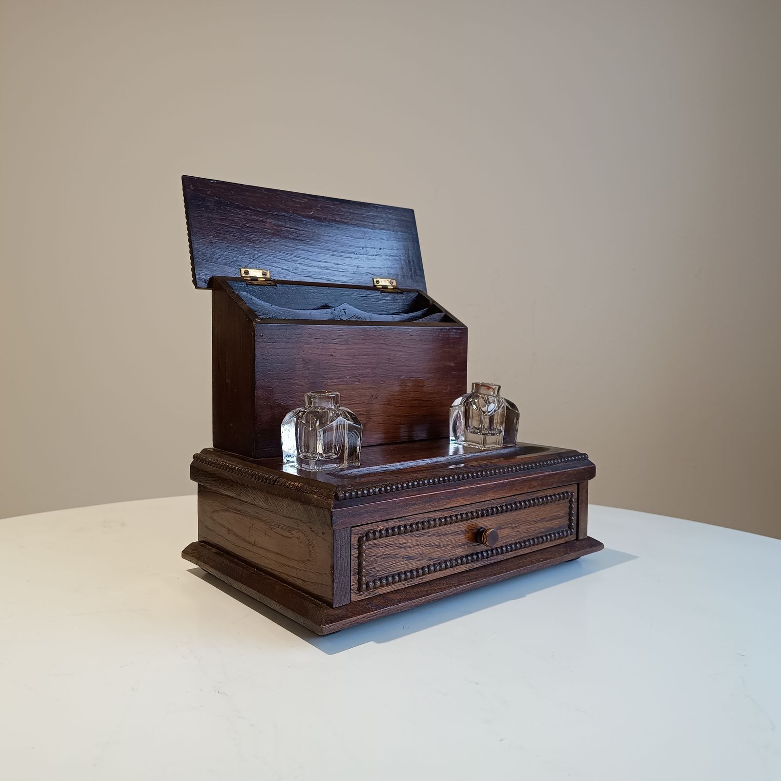 photo vinterior Antique English Small Oak Desk Tidy With Lidded Papers Holder And Pull Out Drawer, Cut Crystal Inkwells