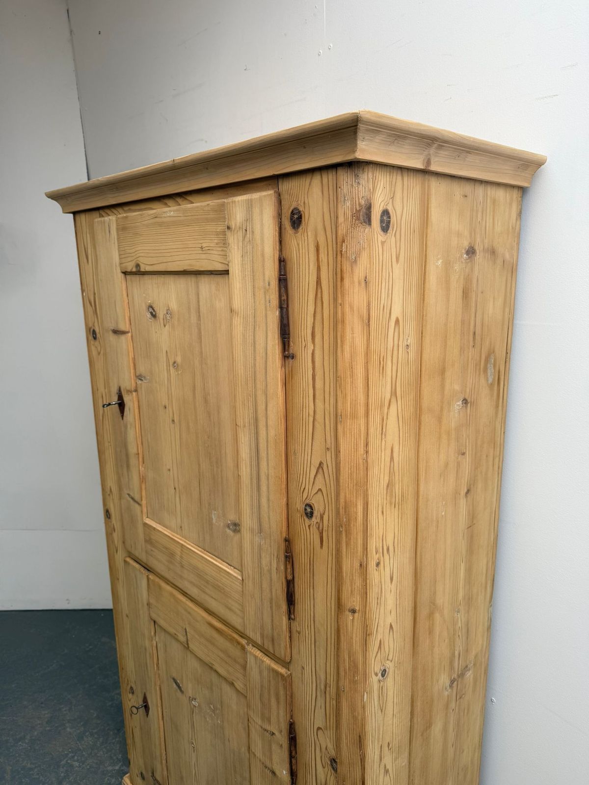 A Quality Georgian Pine Cupboard To Wax/Paint photo 895.0