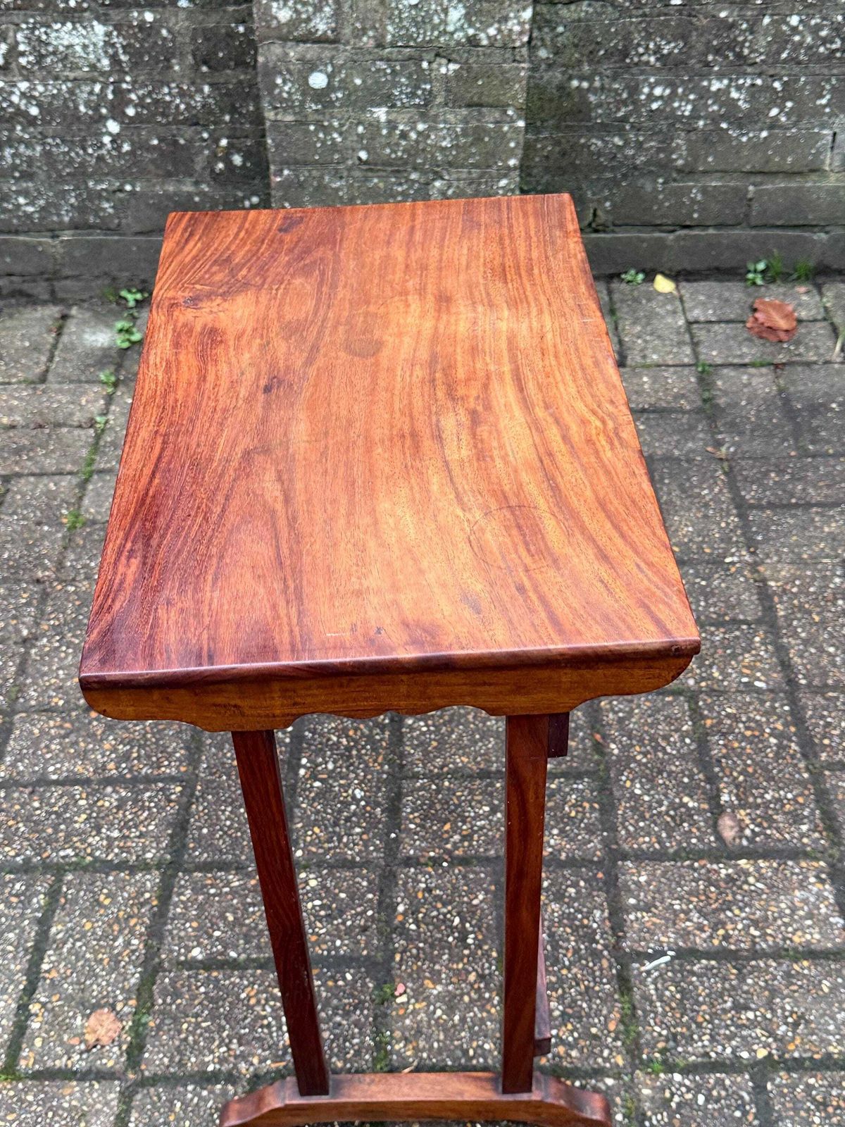 photo vinterior Vintage Mahogany Side Table With Mid Century Colonial Revival X Frame Base, 1950s–70s