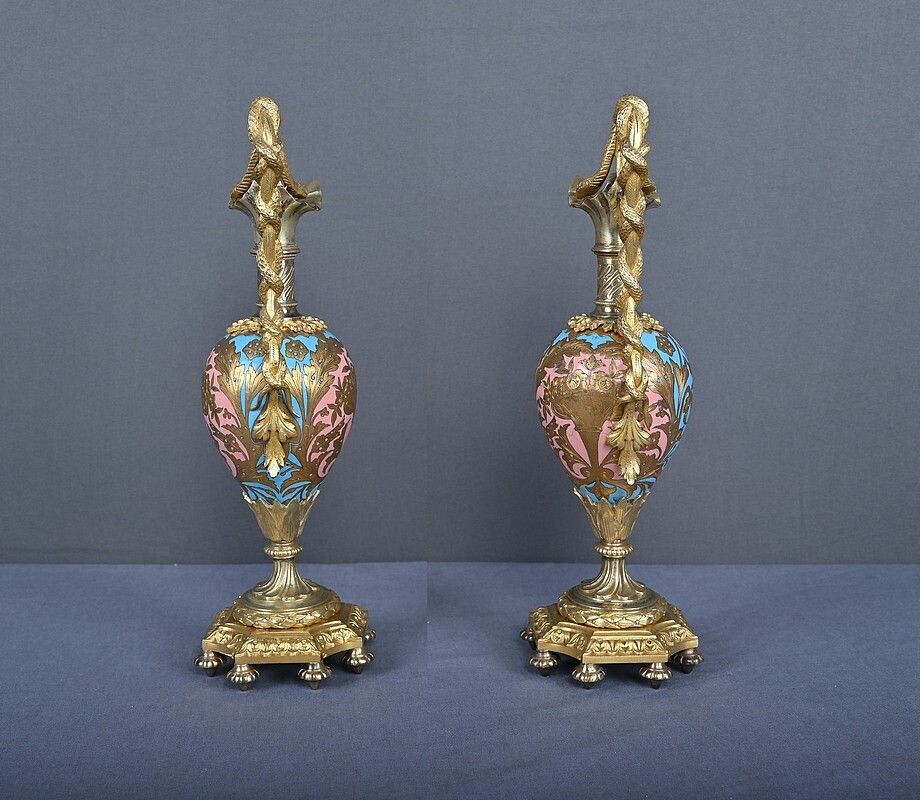 photo vinterior Pair Of Bronze & Cloisonné Enamel Ewers, Napoleon III Period – Mid 19th Century