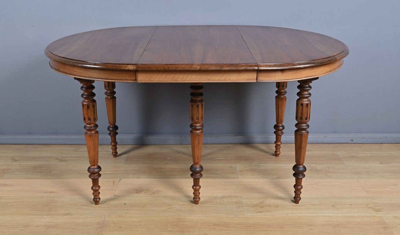 photo vinterior Extendable Walnut Table, Louis Philippe Style – Late 19th Century