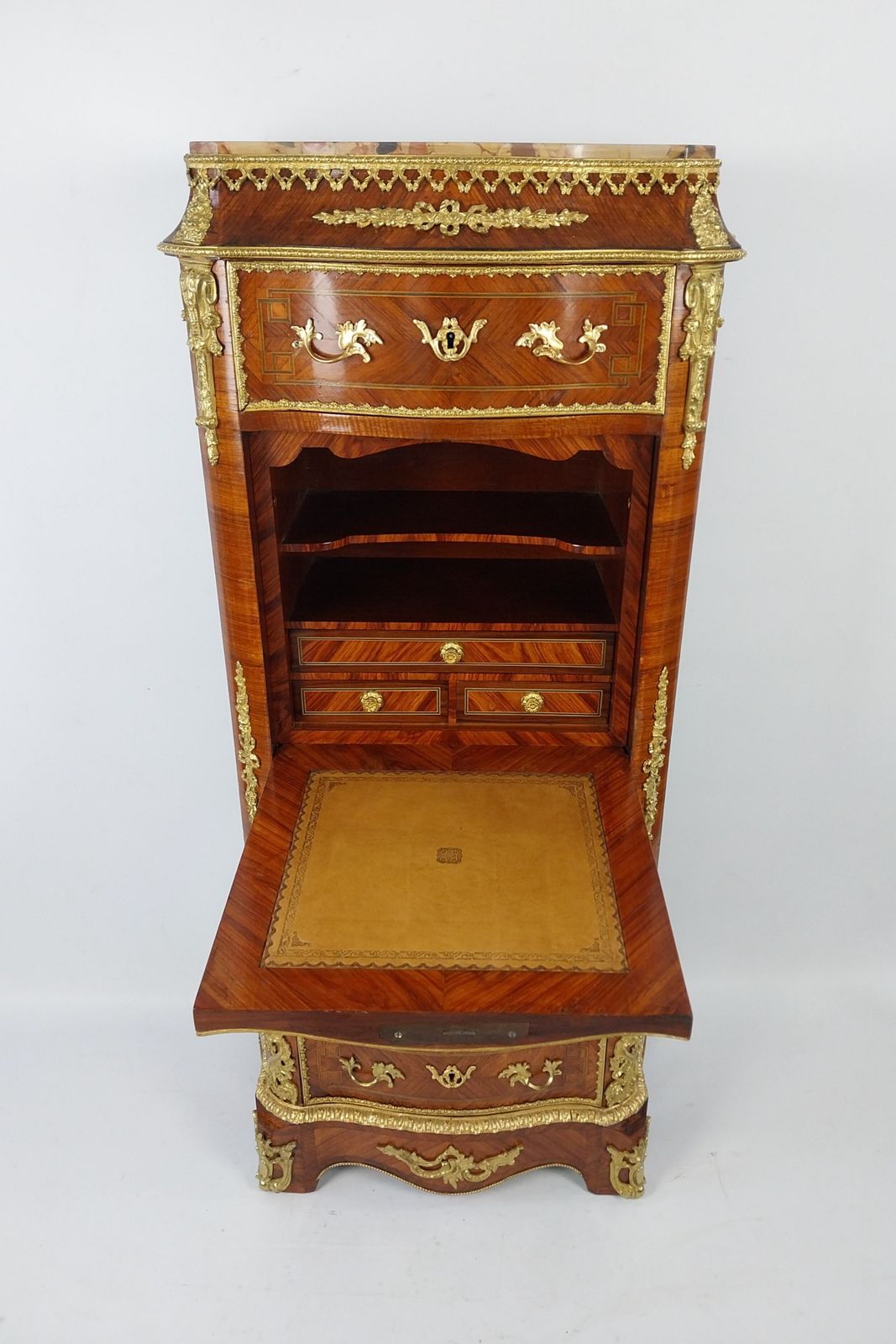 photo vinterior French Antique Marble Top Chest Of Drawers With Gilt Bronze Mounts Louis Xv1 Style