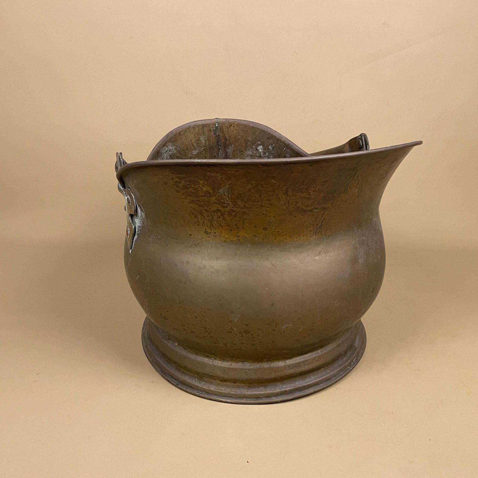 Antique Metal Gold Brass Coal Bucket Handle Fireside Fire Side Scuttle Log Helmet Farmhouse Cottage Vintage Fireplace Logs Solid photo Home Fixtures