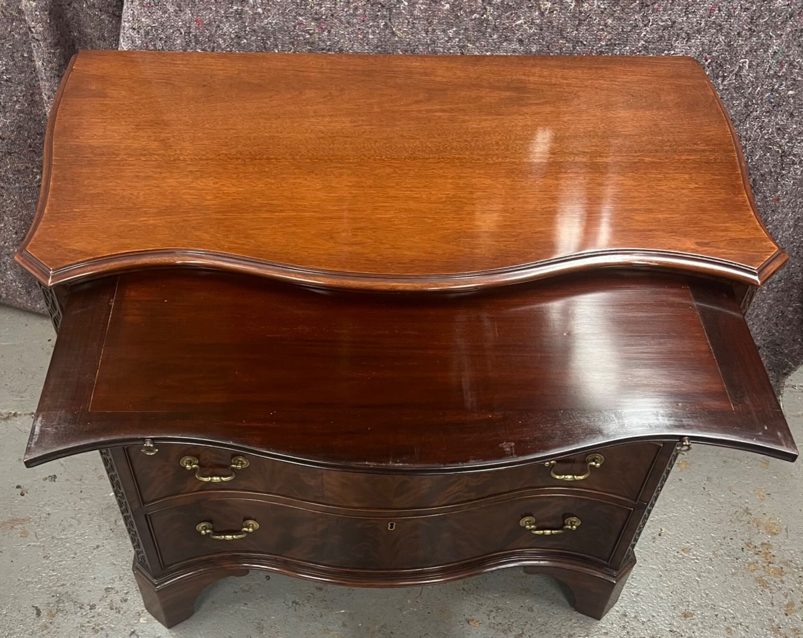 Top Quality Chippendale Style Serpentine Shaped Chest Of Drawers photo furniture
