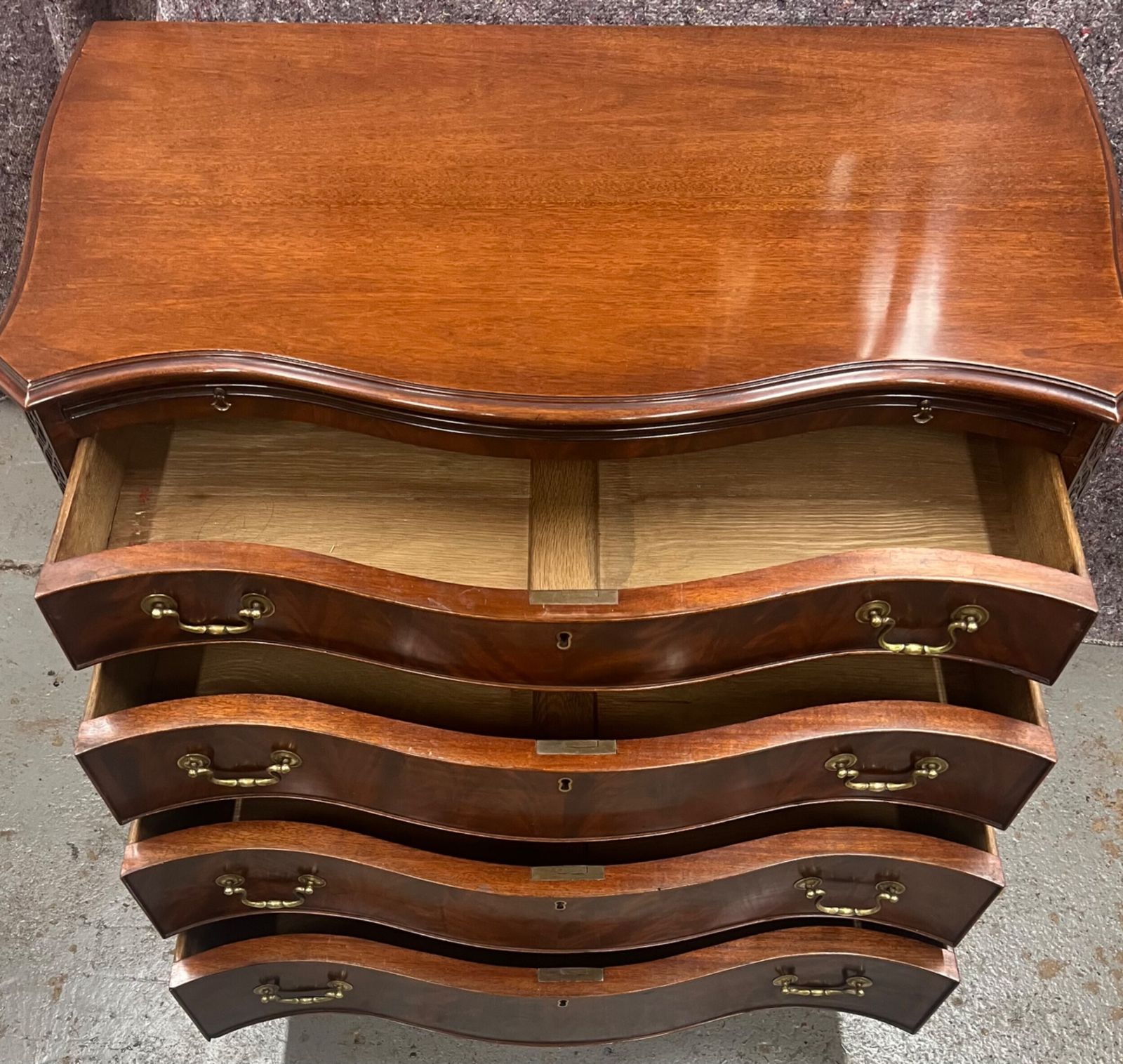Top Quality Chippendale Style Serpentine Shaped Chest Of Drawers photo 1375.0