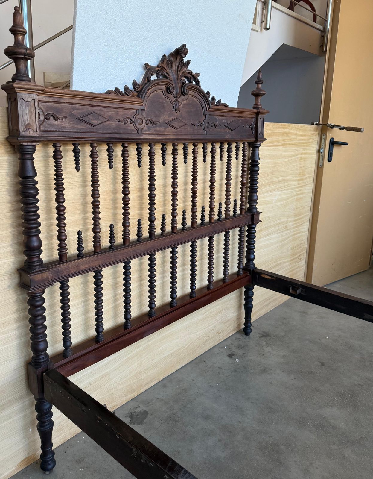 5865.0 Early 20th Carved Medallions Queen Size Bed, Original Four Poster Lisbon Bed photo