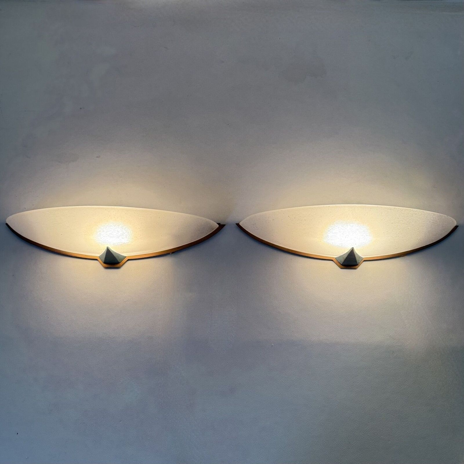 photo furniture Paar Italiaanse Wandlampen Van Glas En Metaal, Jaren 1980