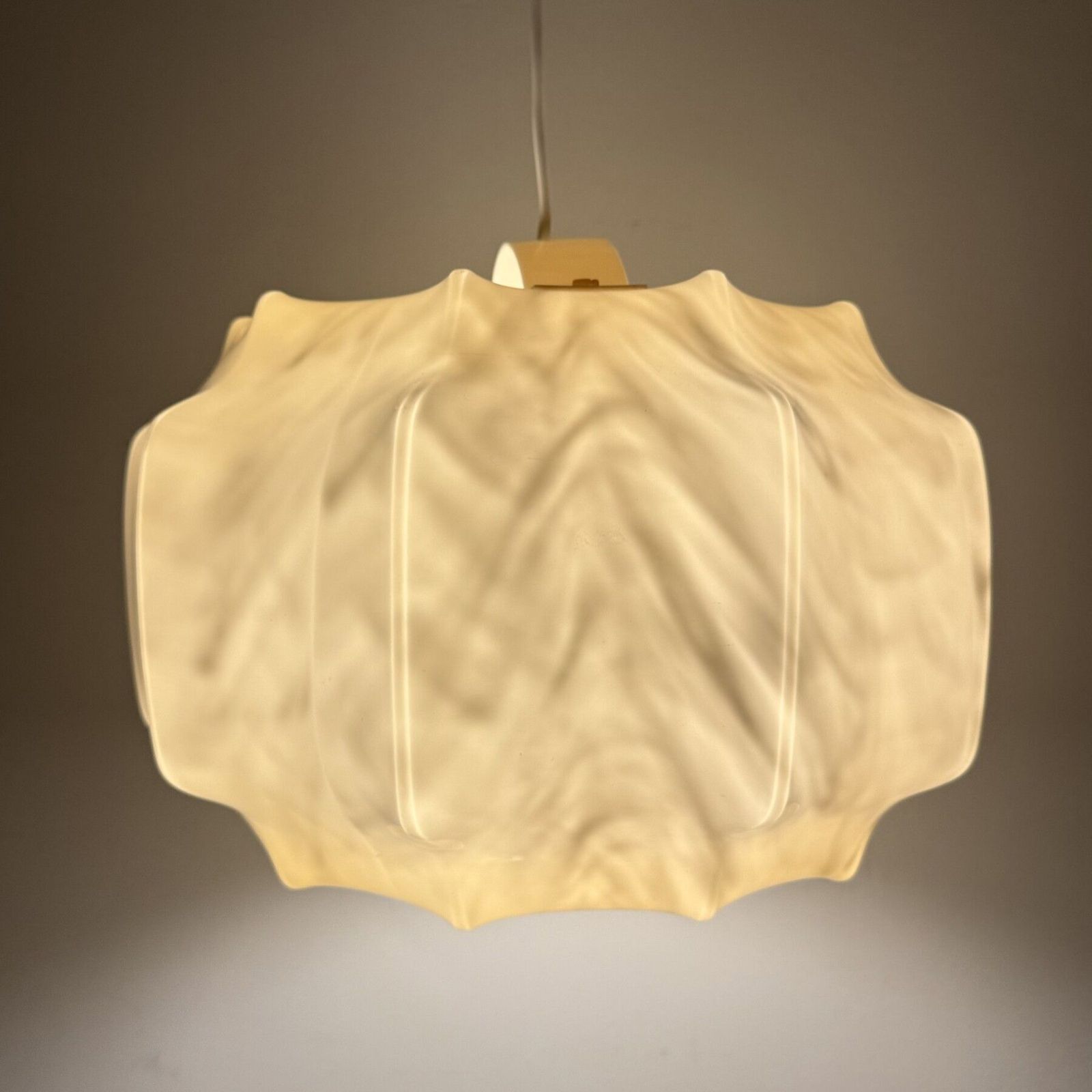 Mid Century Design Plastic Cocon Hanglamp, Jaren 1970 photo vintage