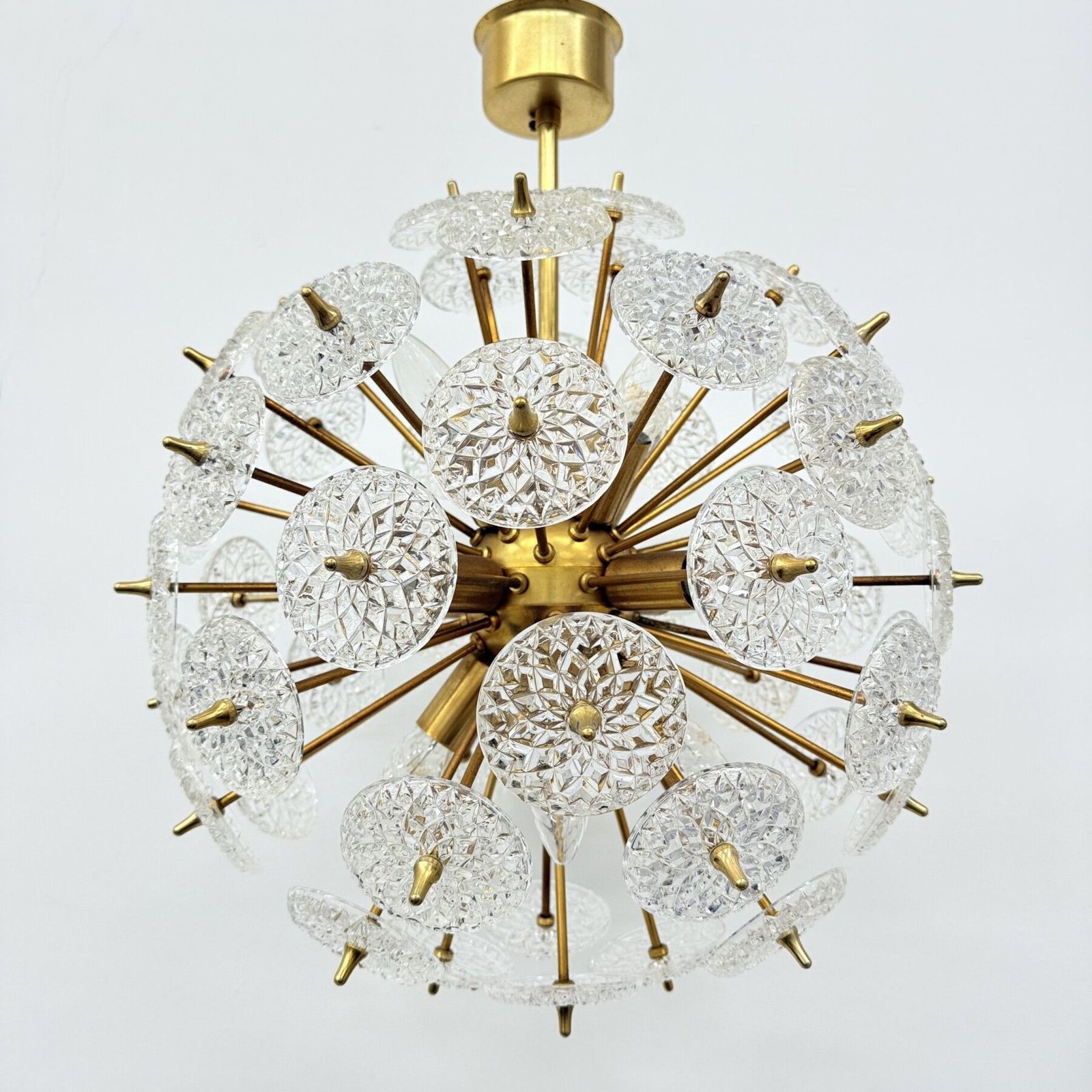 photo furniture Val Saint Lambert Crystal Sputnik Gold Chandelier, Jaren 1960