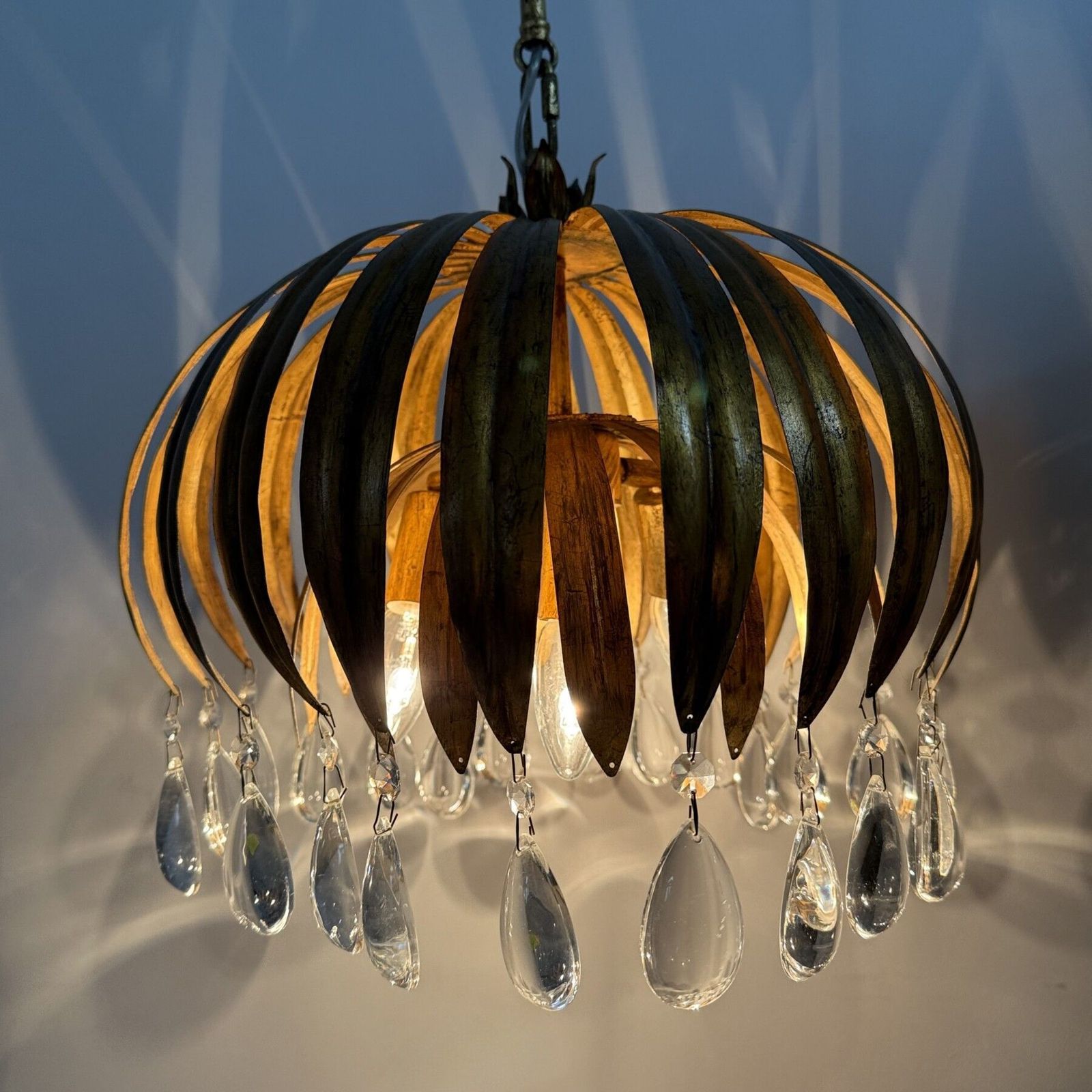 Hollywood Regency Bladeren Hanglamp Met Kristallen, Jaren 1970 photo furniture