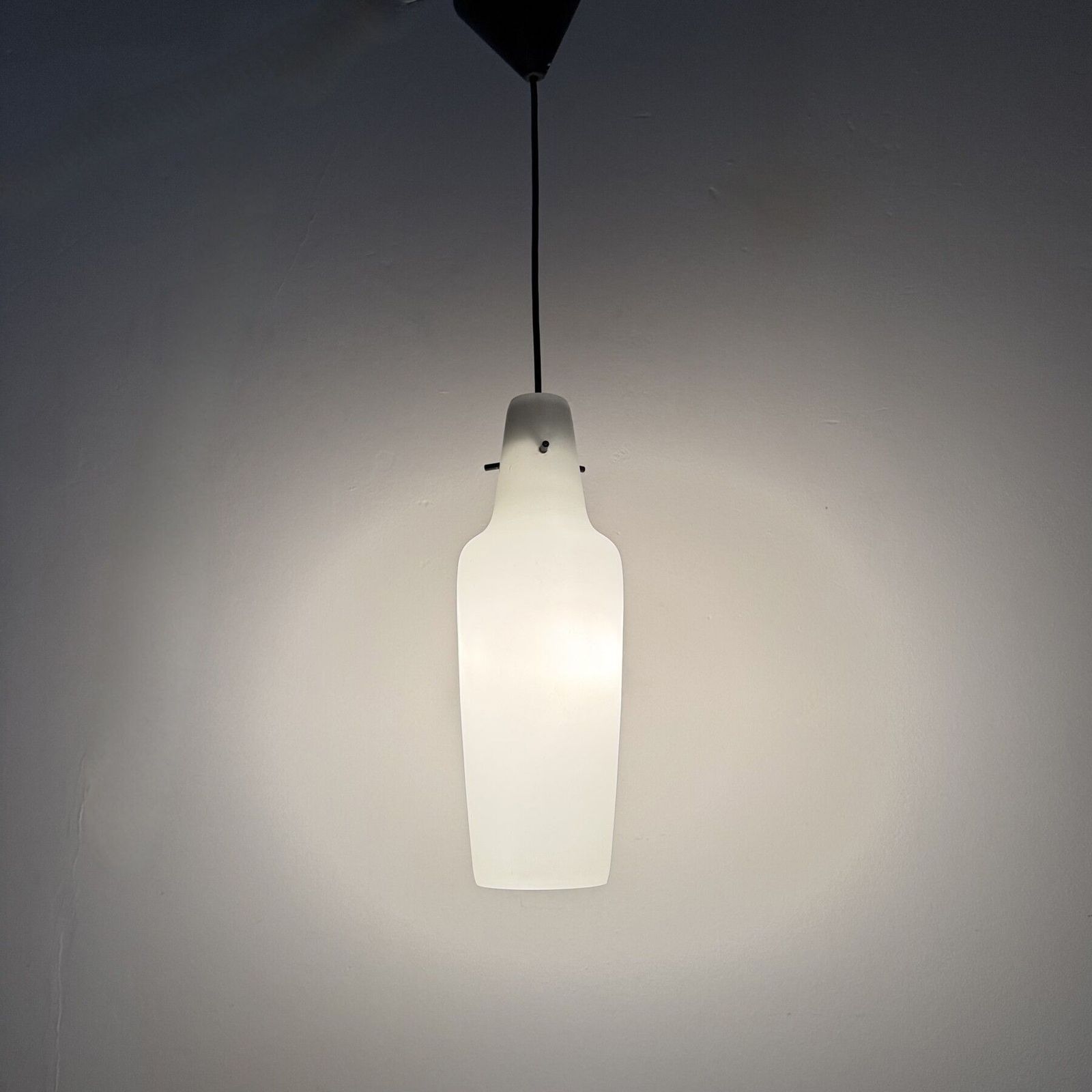 Mid Century Grijze Glazen Hanglamp, Ca. Jaren 1960, Scandinavisch photo for sale
