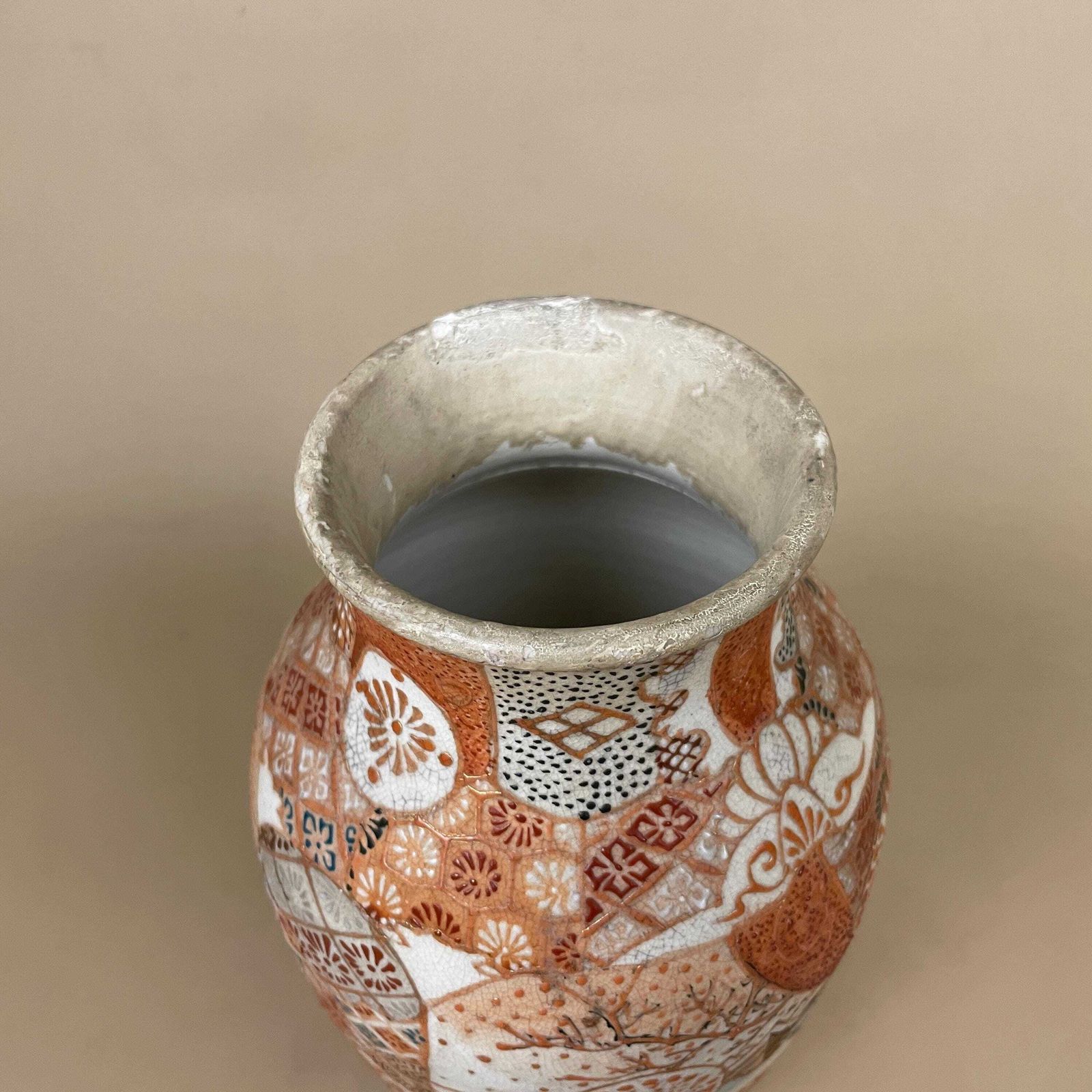 Oriental Antique Decorative Vase Ceramic Orange White Pot Chinese Vintage Display Ginger Jar Hand Painted Asian Old Aged Figures Clay photo vinterior