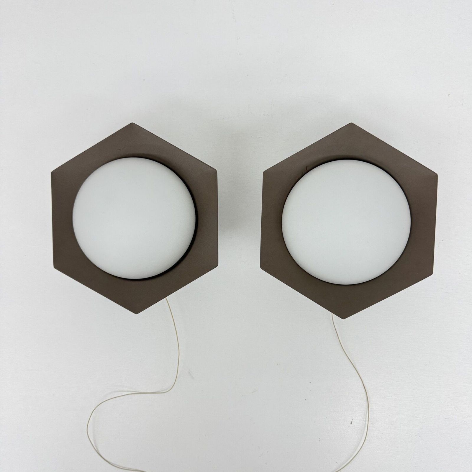 photo furniture Paar Raak Hexagon 'Honeycomb' Wandlampen, Jaren 1970
