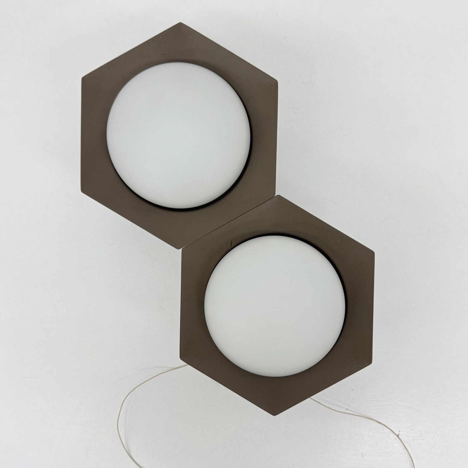 520.0 Paar Raak Hexagon 'Honeycomb' Wandlampen, Jaren 1970 photo