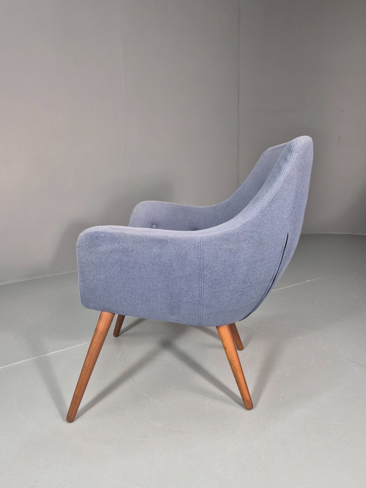photo furniture Retro Danish Tub Chair Blue Canvas Teak Turned Legs Mcm Vintage  Eb10747 Mnor