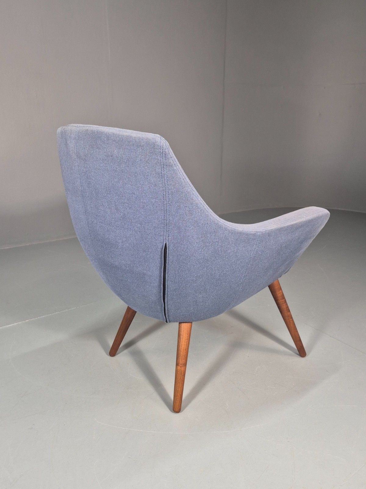 175.0 Retro Danish Tub Chair Blue Canvas Teak Turned Legs Mcm Vintage  Eb10747 Mnor photo