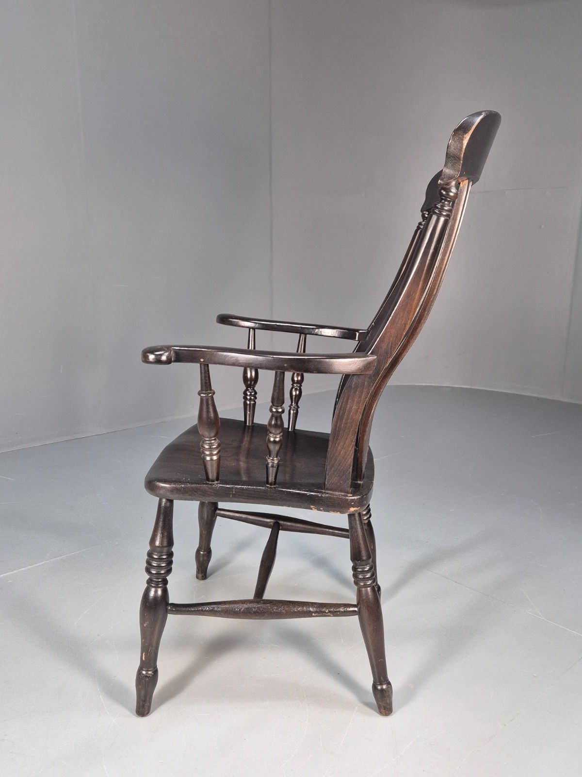 photo vinterior Victorian Grandfather Chair Lathe Back Overpainted Elm And Beech Eb10697 Vdin