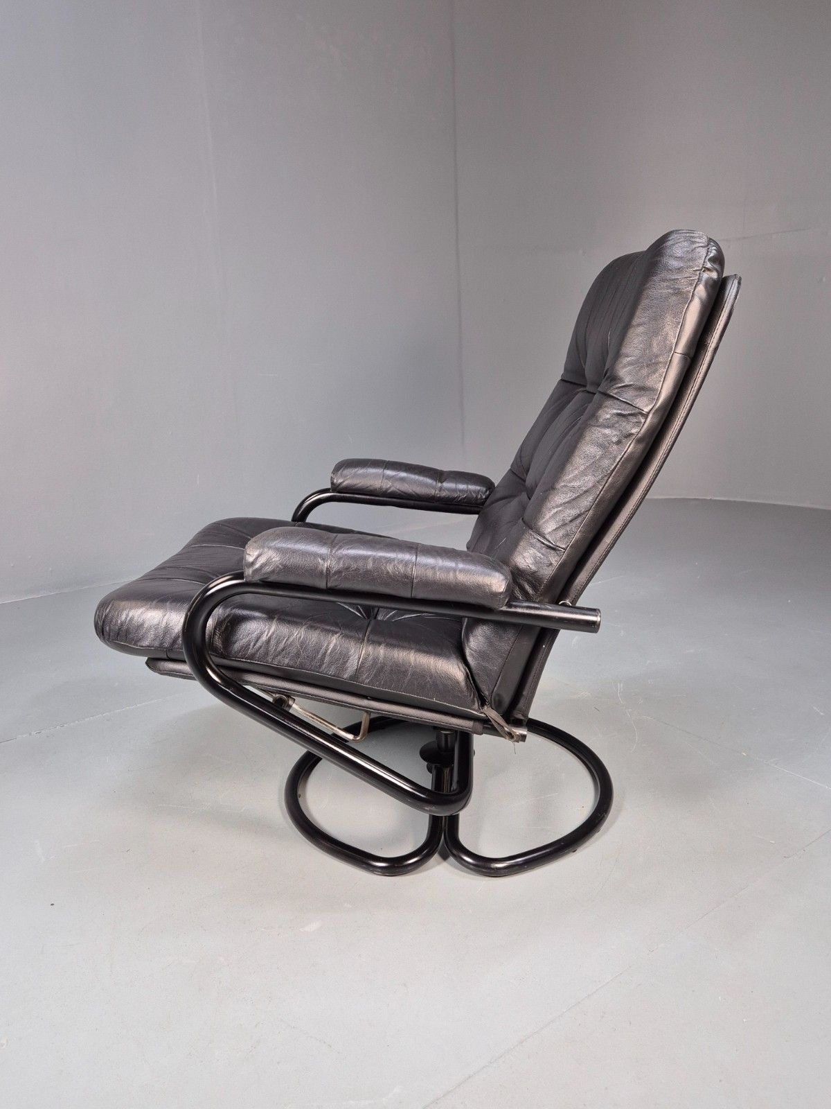 Furniture Vintage Danish 1980 Leather And Vinyl Swivel And Recline Chair Retro Eb9894 Mswi photo