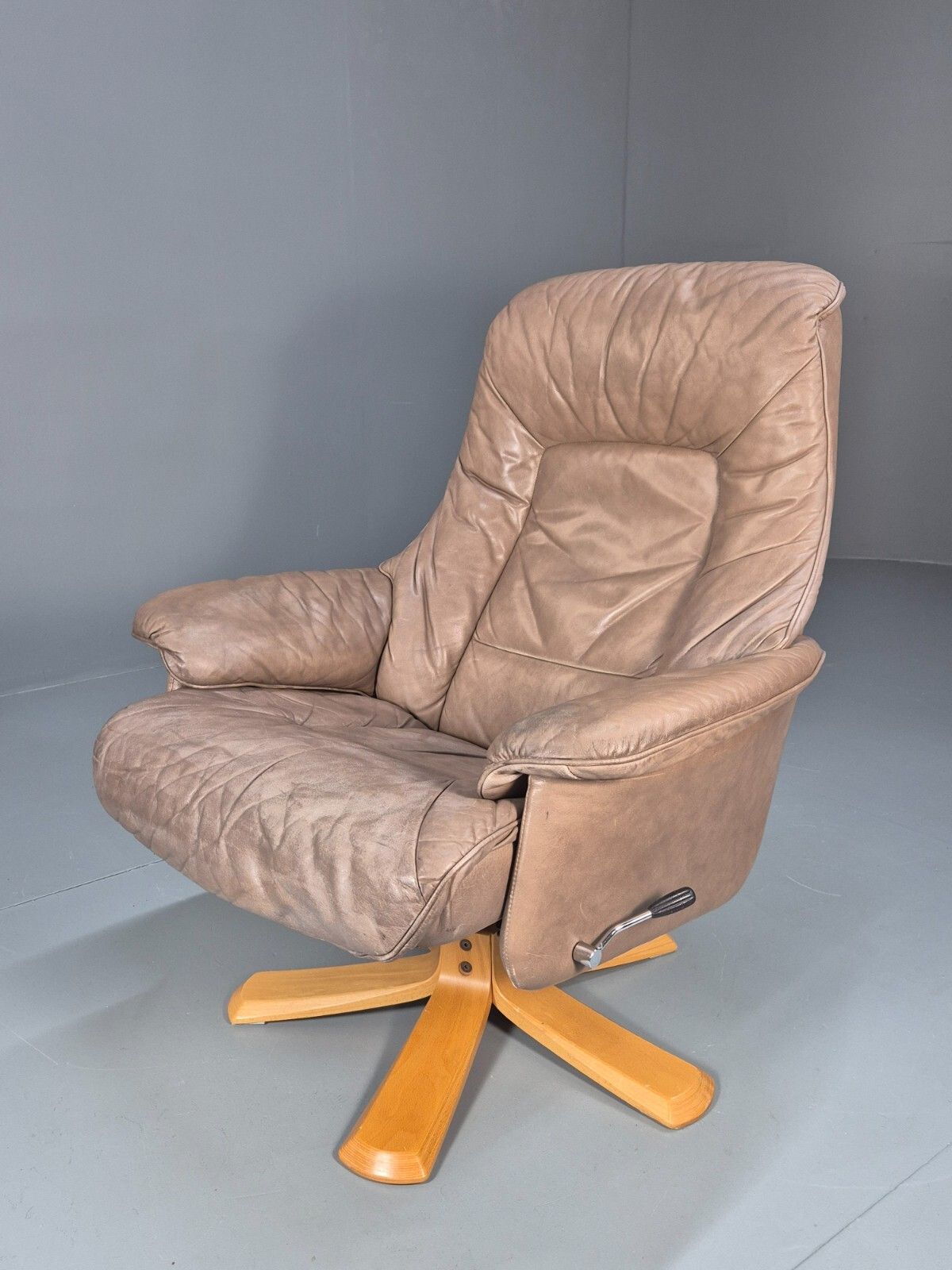 Vintage Danish Swivel And Recline Lounge Chair Beige Leather 1980s Eb8889 Mswi