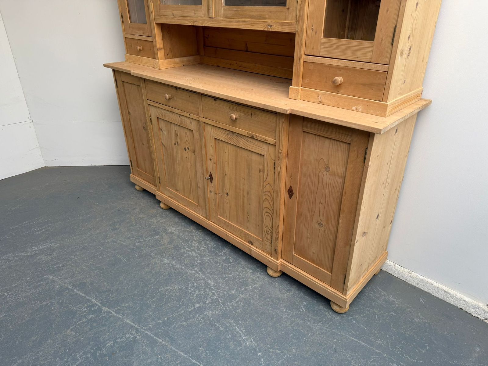 photo furniture A Quality Low & Wide Antique Pine Cottage Kitchen Dresser To Wax / Paint