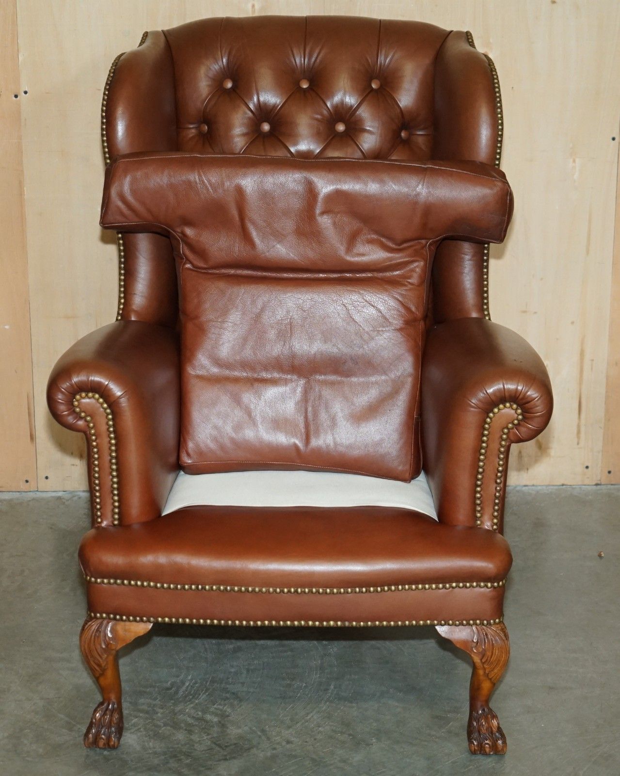 photo vintage Stunning Pair Of Lion's Hairy Paw Feet Chesterfield Tufted Wingback Armchairs