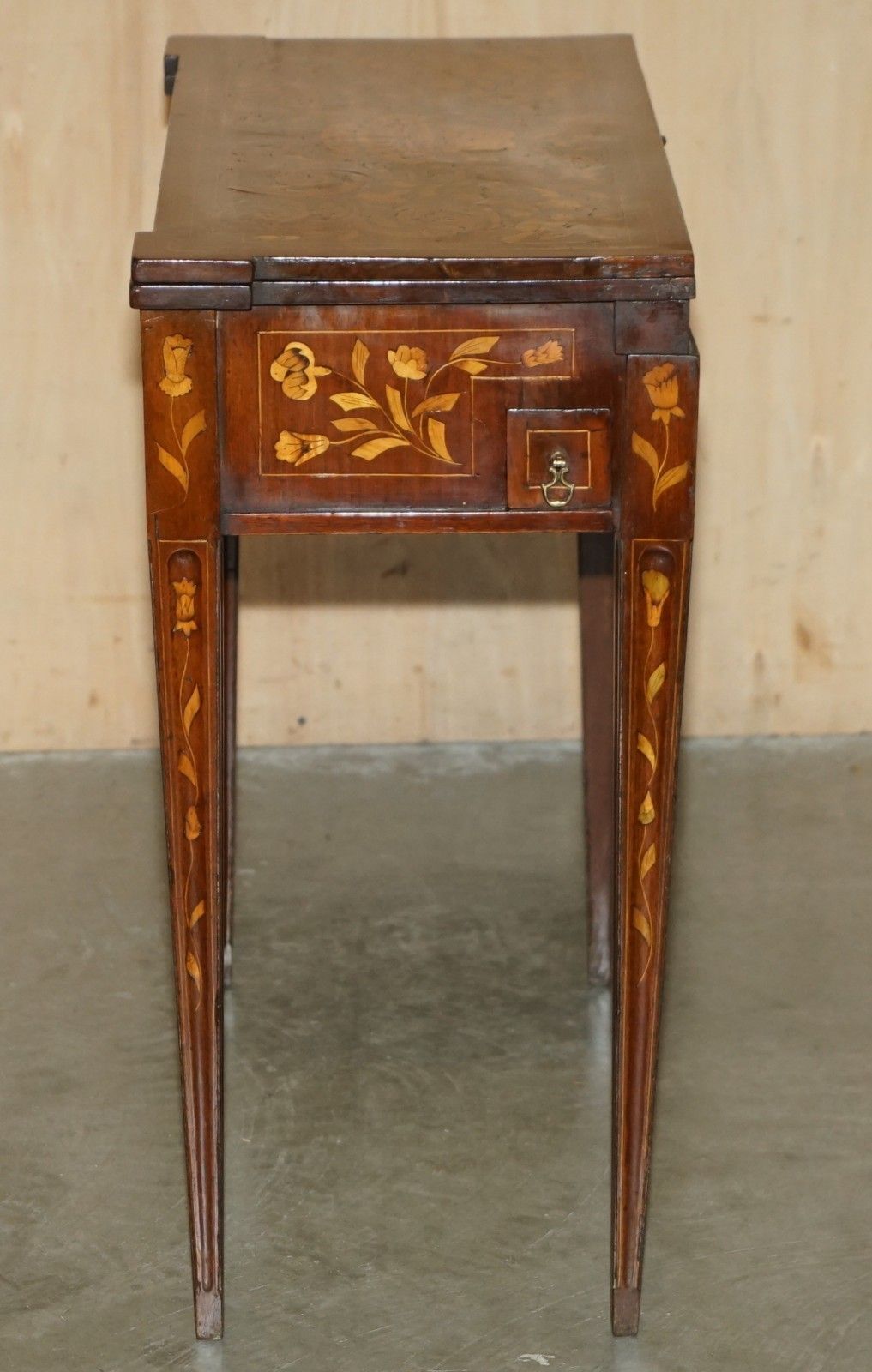 photo vinterior Fully Restored Circa 1800 Dutch Marquetry Inlaid Chess Poker Games Cards Table