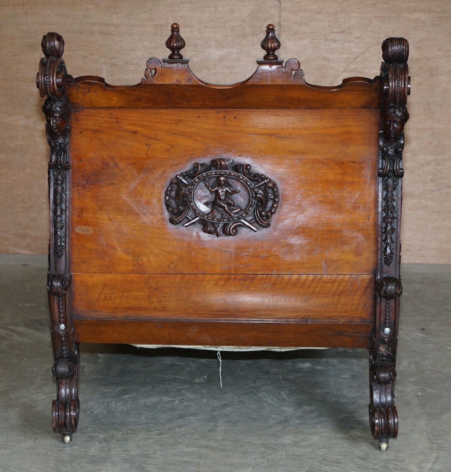 Furniture Exceptional 19th Century Hand Carved Italian Walnut Day Bed Cherub Putti's Angel photo