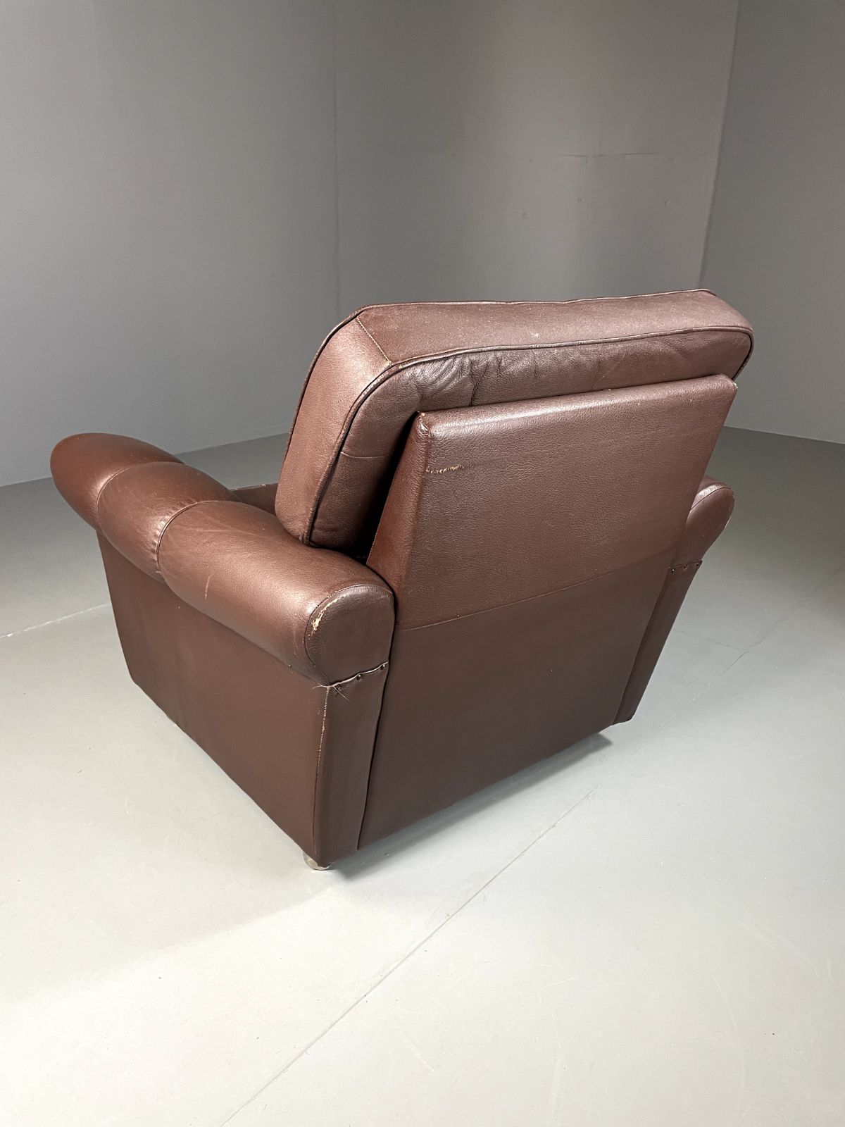 photo furniture Danish Leather Lounge Chair Vintage 1970s Retro Mcm Eb5404 Mnor