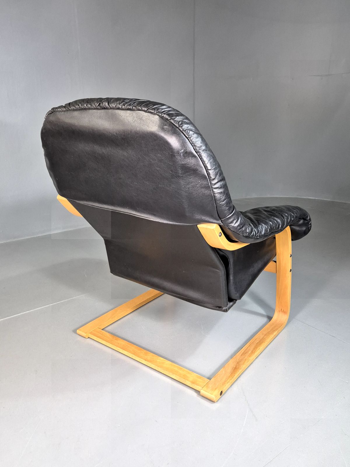 Vintage Danish Lounge Chair Black Leather Bentwood Frame Retro Mcm Eb7254 Mben photo buy