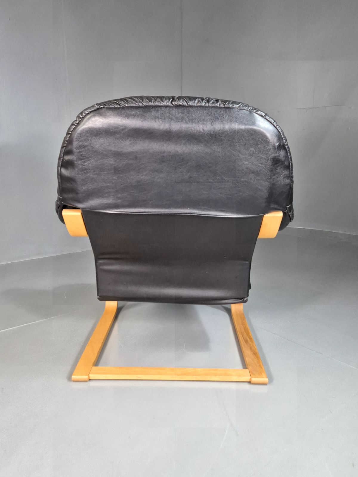 Vintage Danish Lounge Chair Black Leather Bentwood Frame Retro Mcm Eb7254 Mben photo vintage