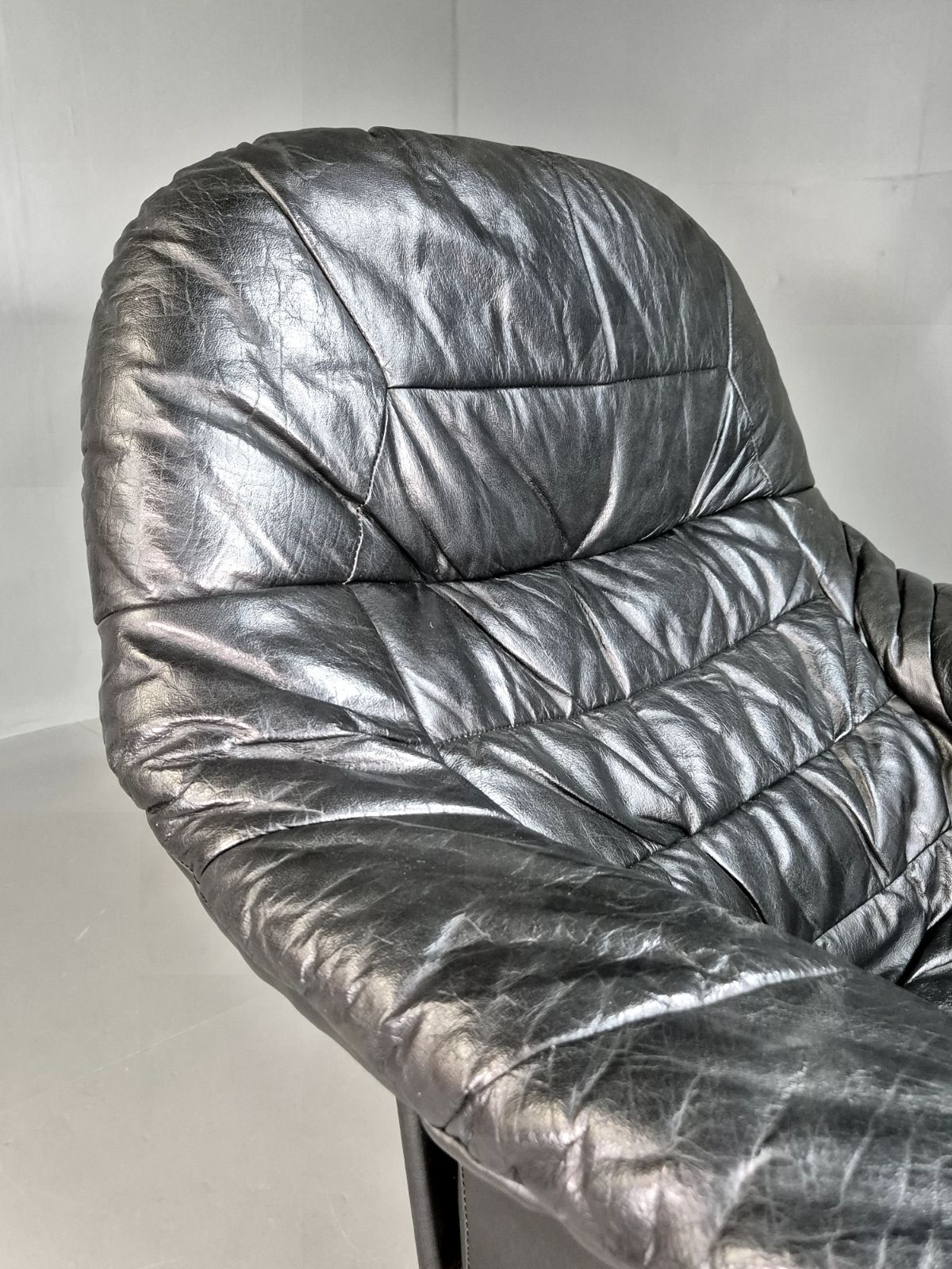 photo vinterior Vintage Danish Lounge Chair Black Leather Bentwood Frame Retro Mcm Eb7254 Mben