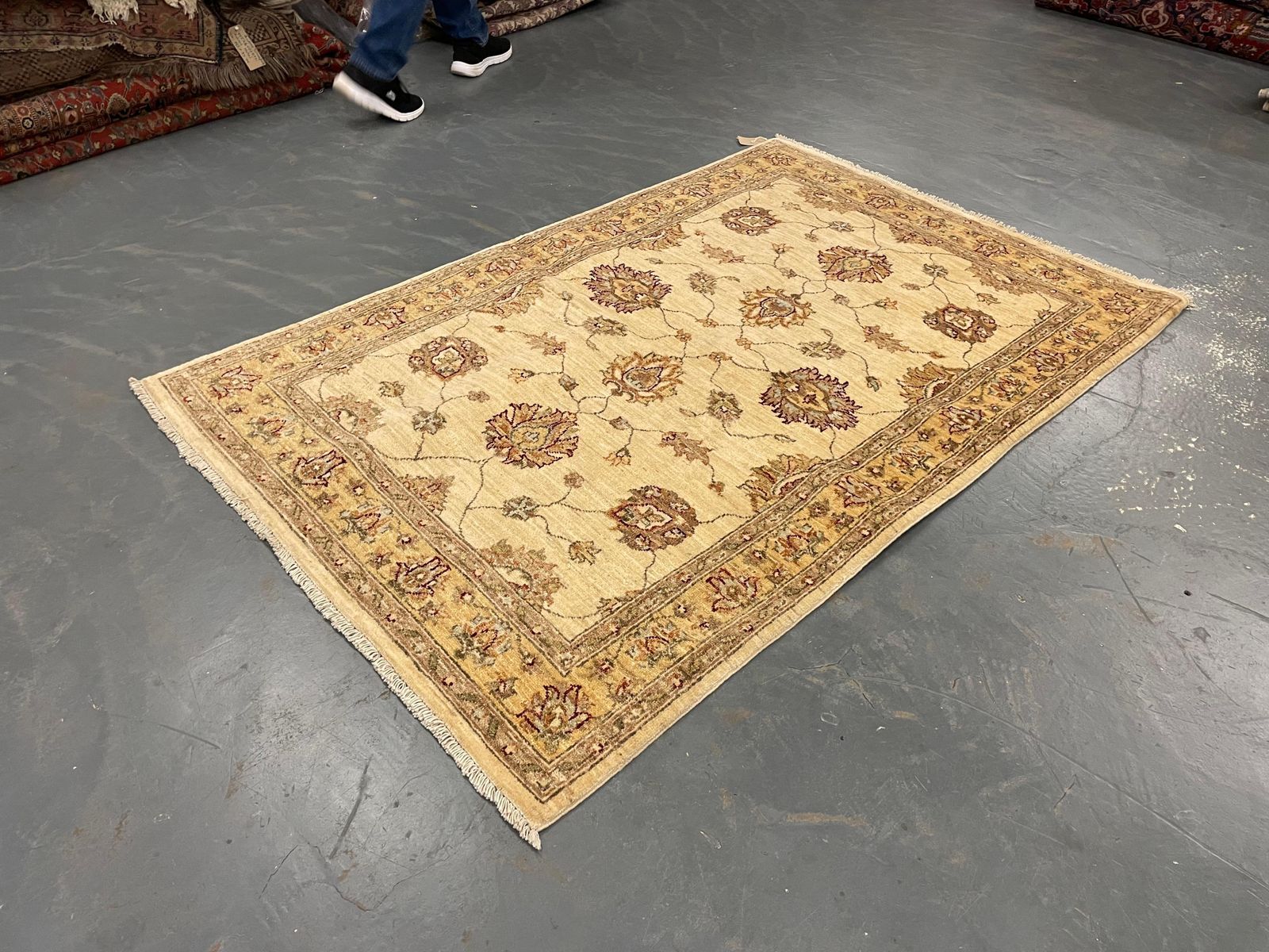 Handmade Cream Wool Rug, Traditional Floral Carpet For Bedroom Living Room photo 1200.0