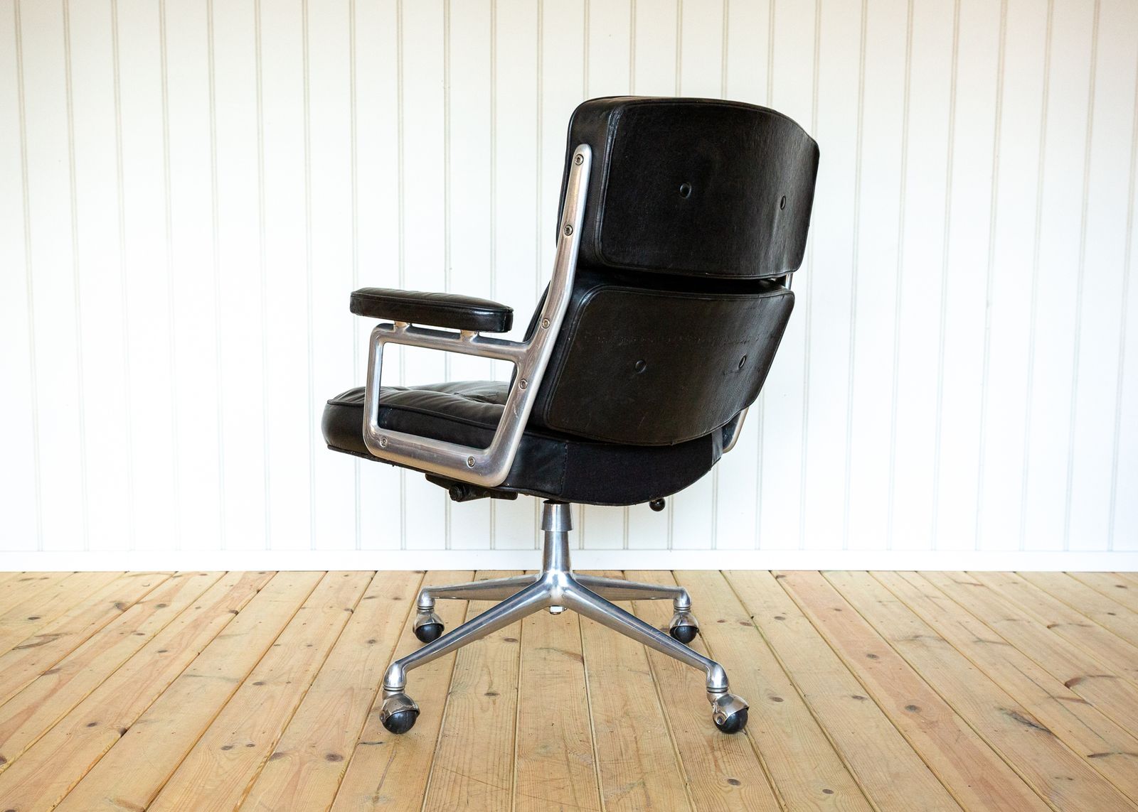 photo furniture 1960s Eames 3474 Time Life Executive Lobby Desk Chair Vitra Es104 Black Leather Aluminium Office Mad Men Armchai.R Mcm Mid Century