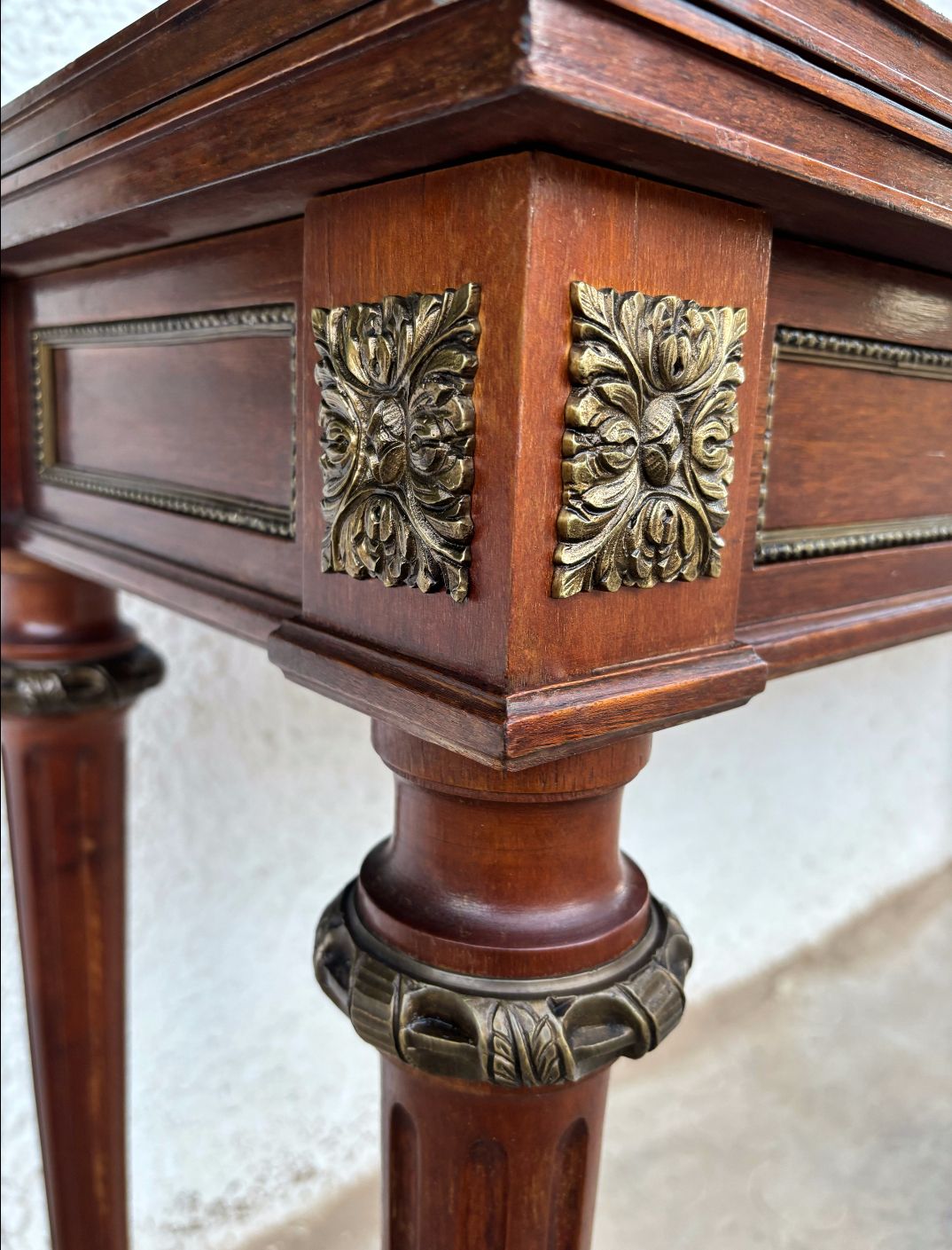 Elegant Louis XVI Style Table In Mahogany Colour With Bronze Ornaments, 20th Century photo vintage